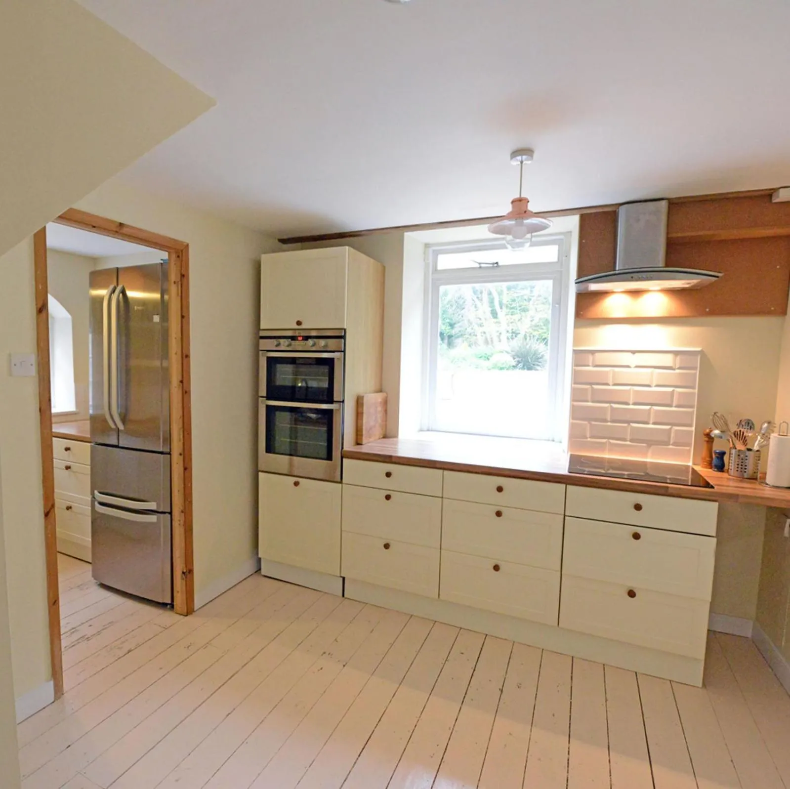 Kitchen or kitchenette in Rounceval House