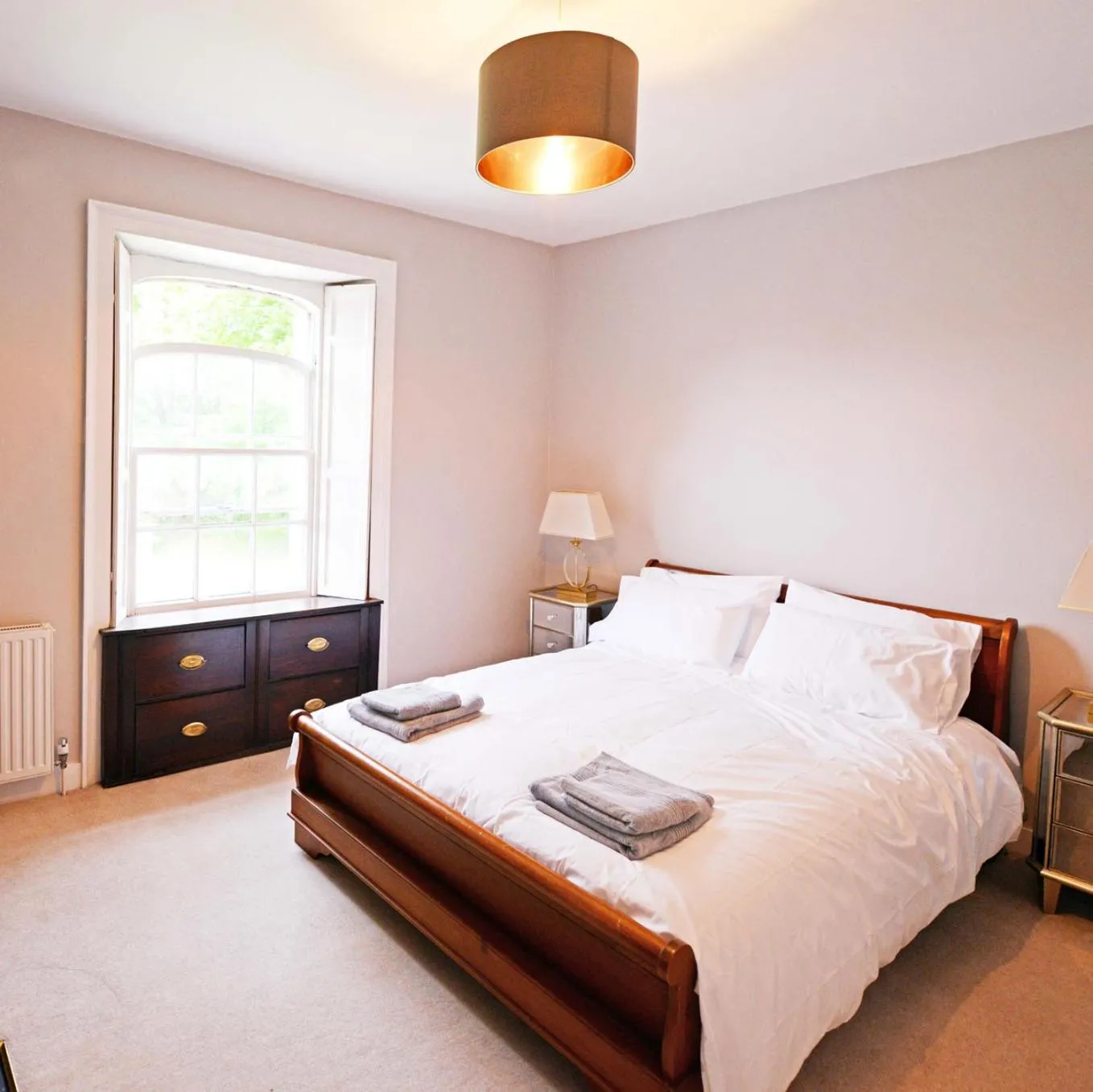 Photo of the whole room, Bed in Rounceval House