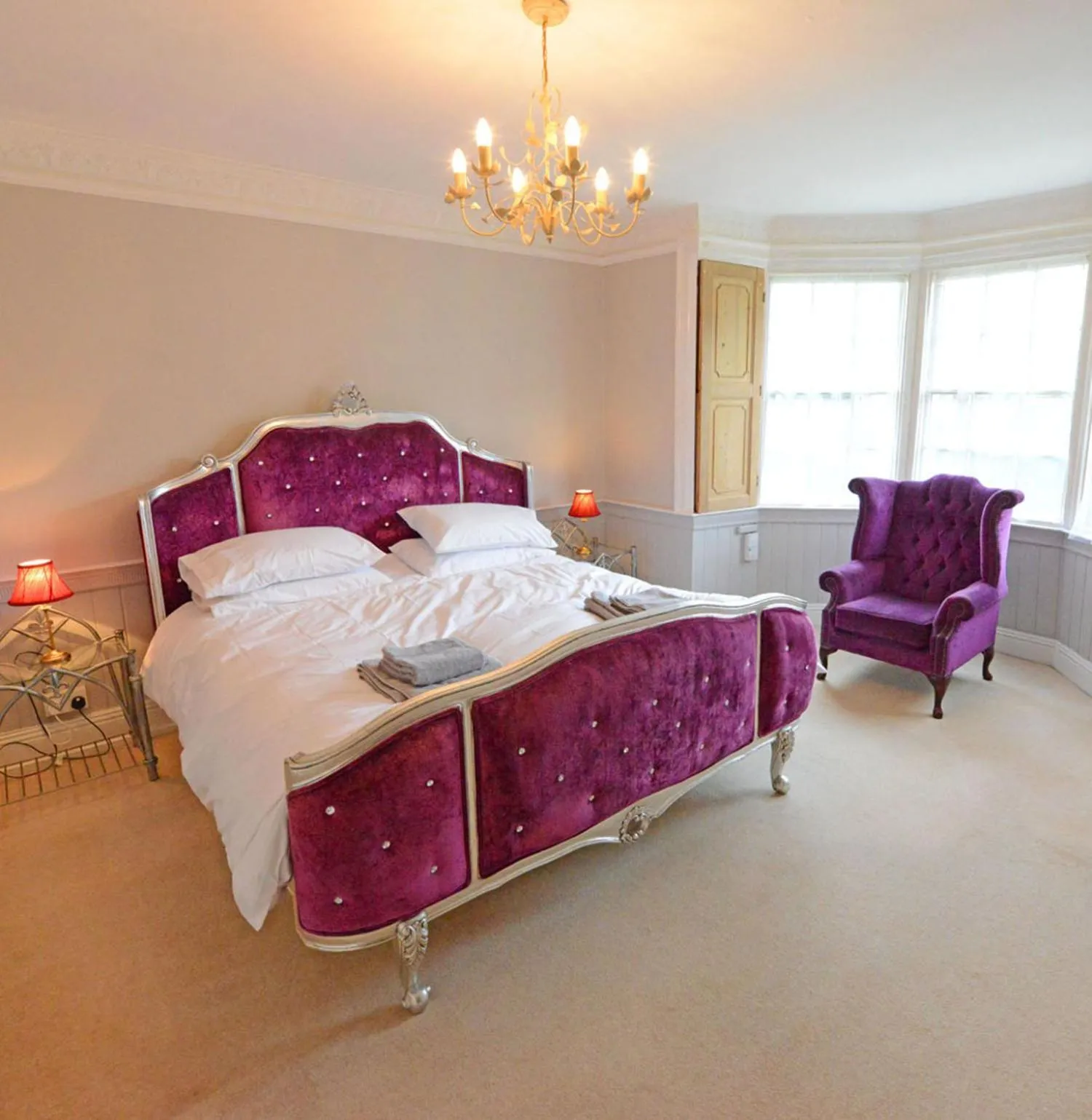 Photo of the whole room, Bed in Rounceval House