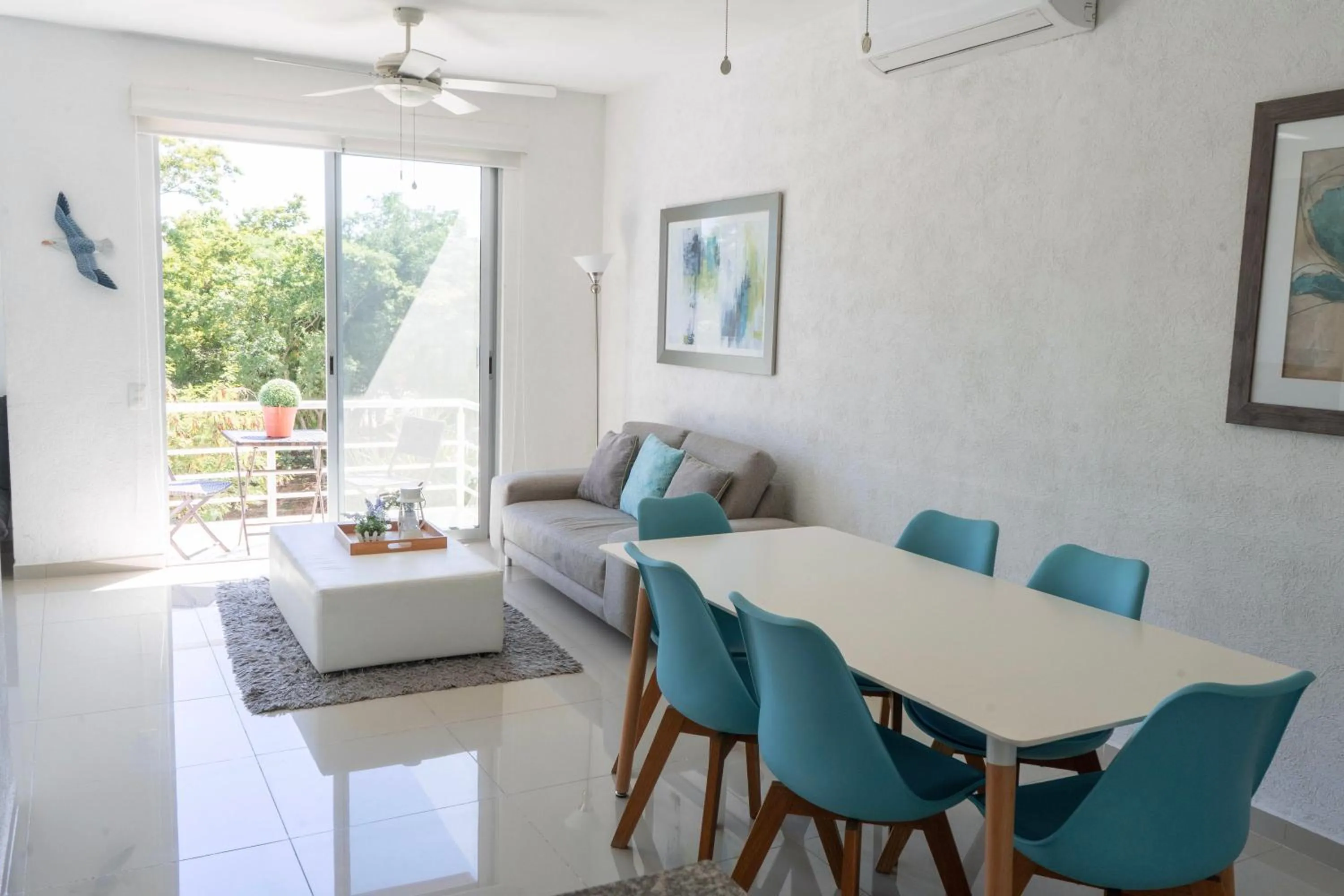 Living room in Yikal Suites by Andiani Travel