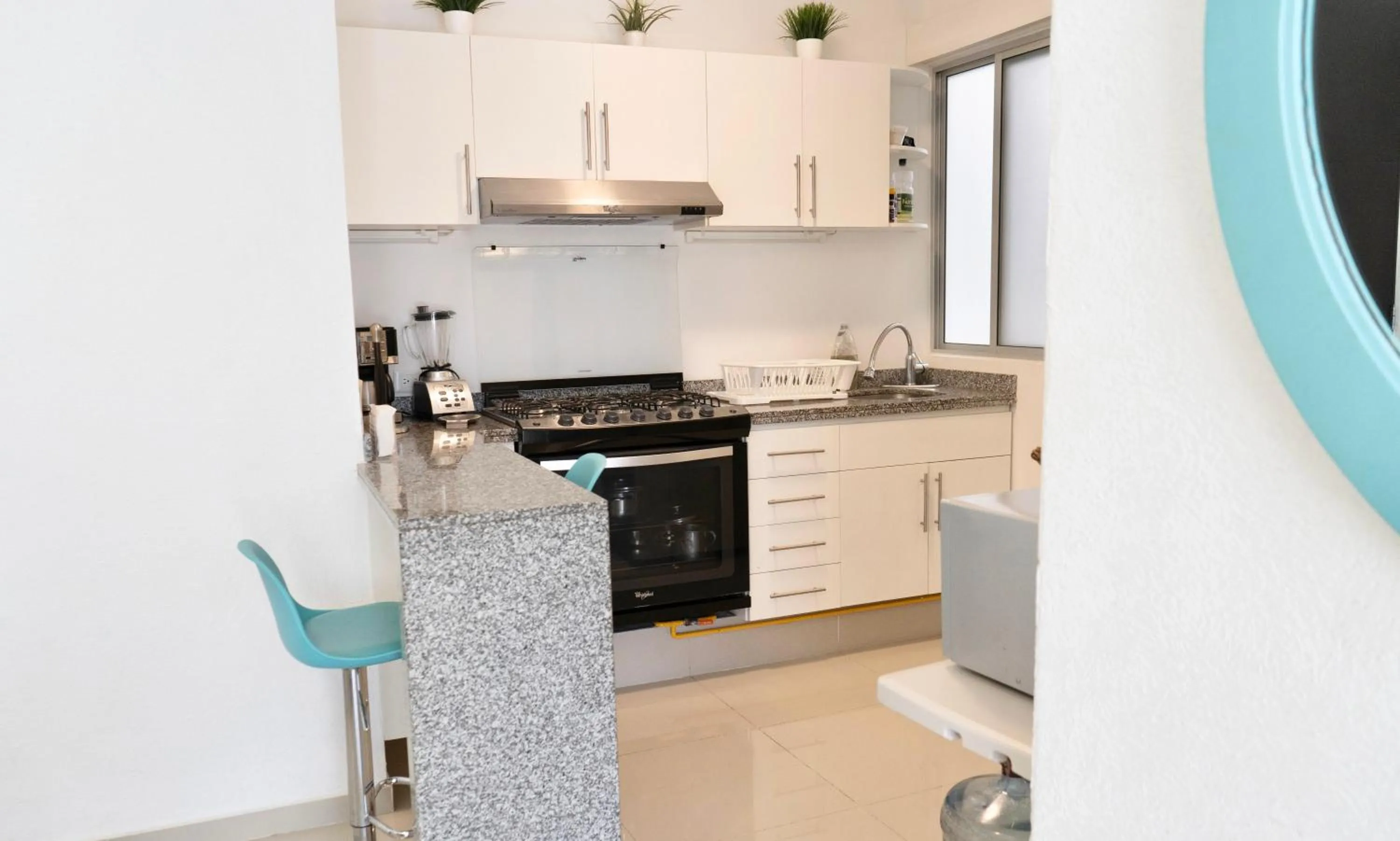 Kitchen or kitchenette in Yikal Suites by Andiani Travel