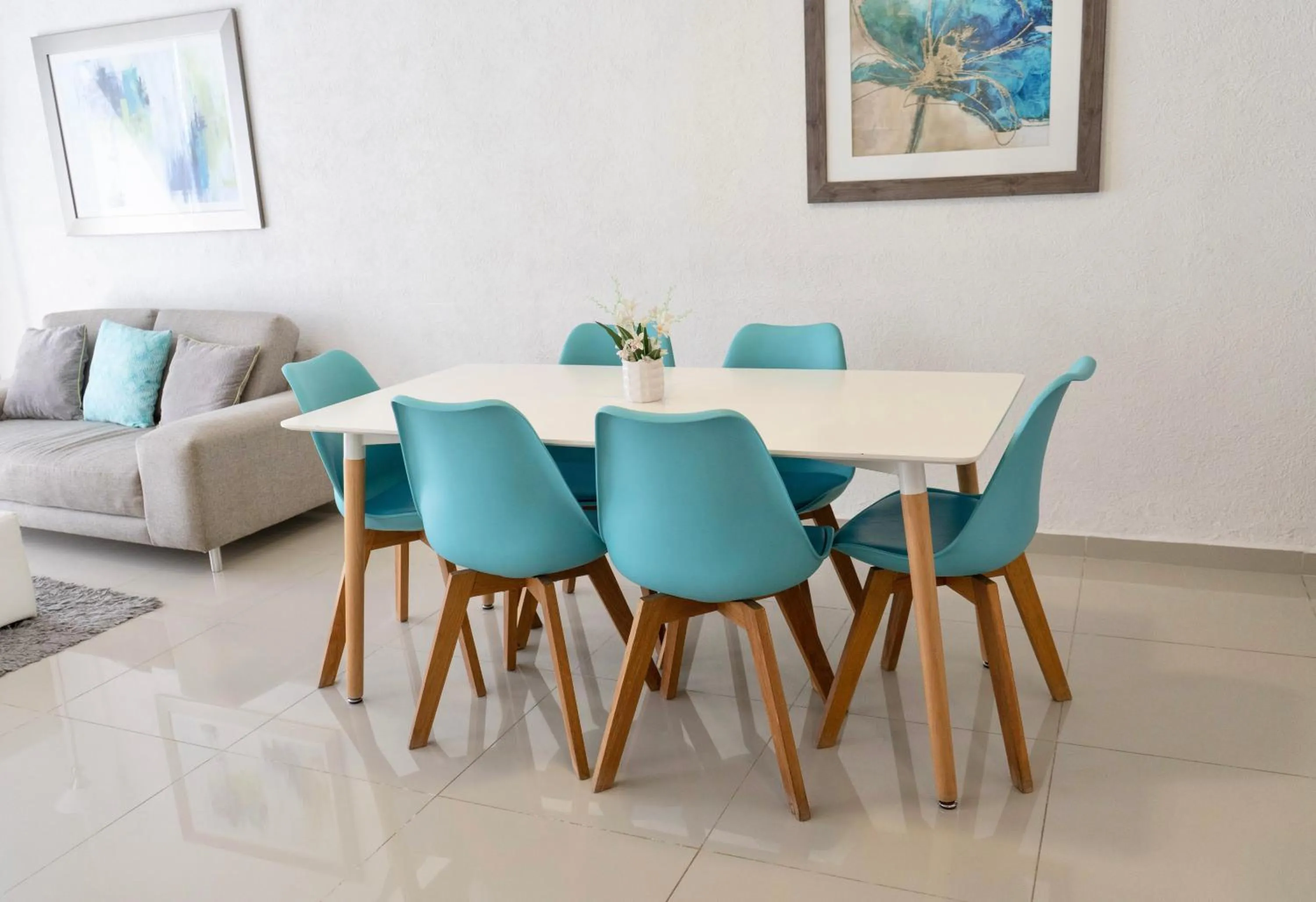 Living room in Yikal Suites by Andiani Travel