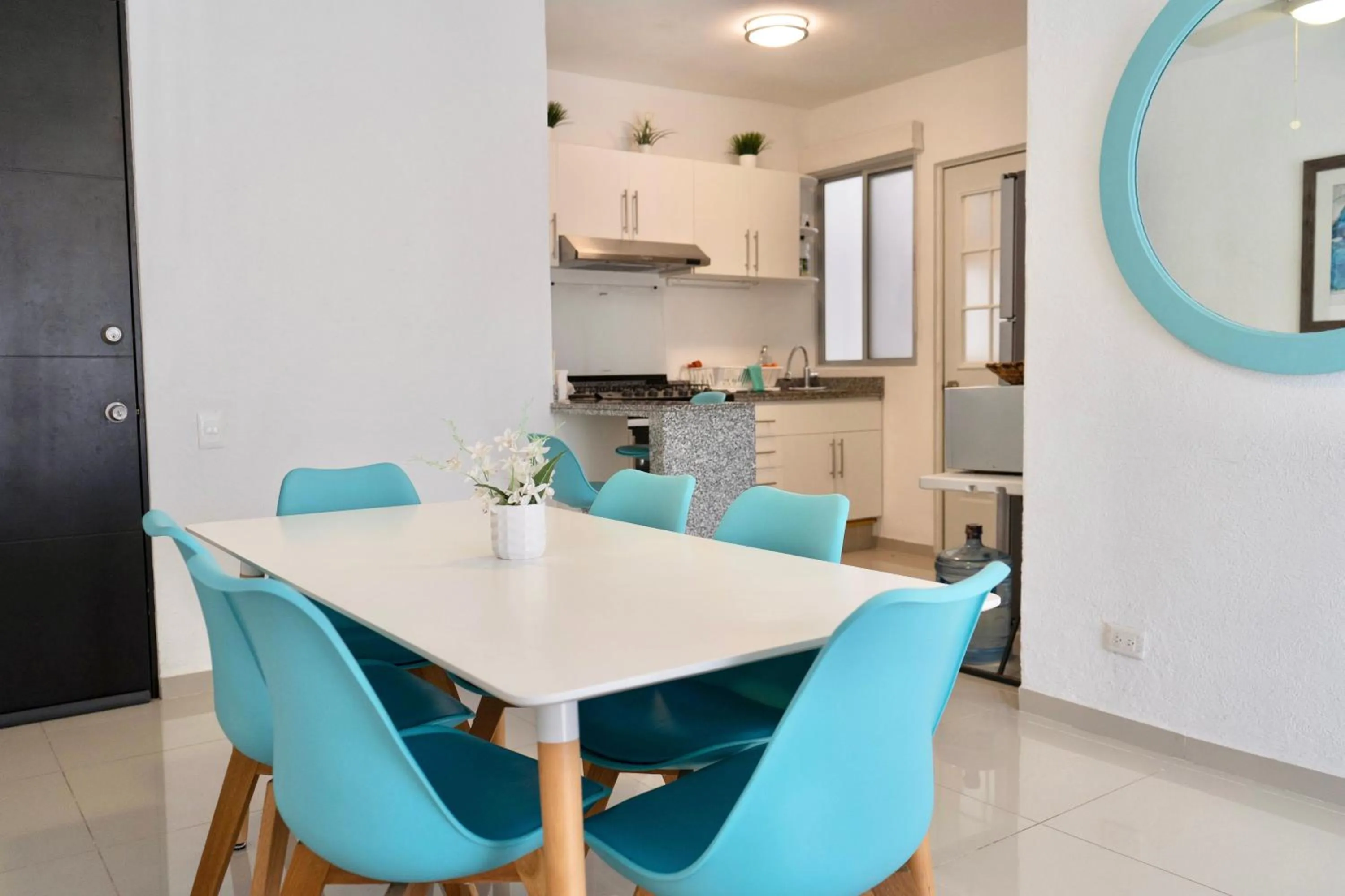 Kitchen or kitchenette in Yikal Suites by Andiani Travel