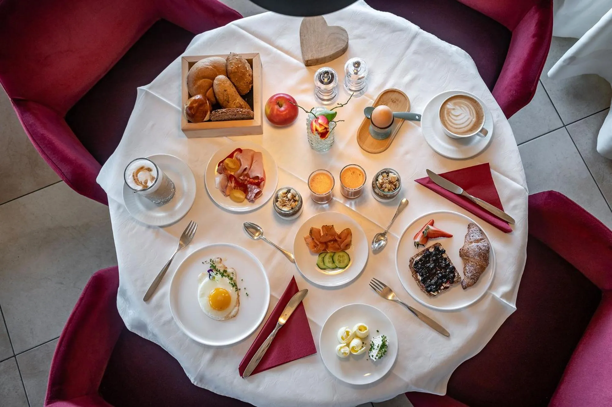 Breakfast in Tirolerhof - panoramic apartments