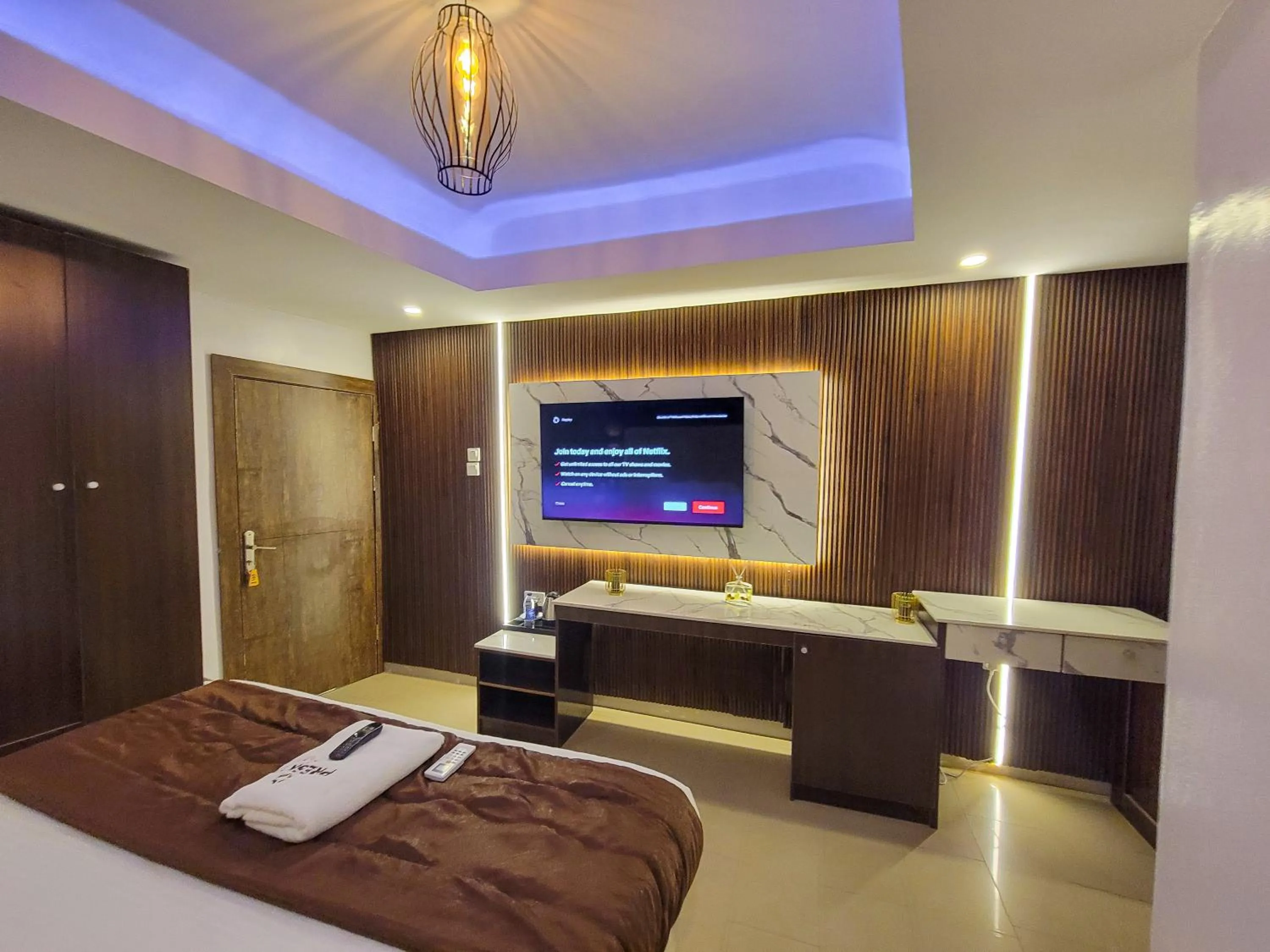 TV and multimedia, Bed in Presken Hotel Alade, Ikeja