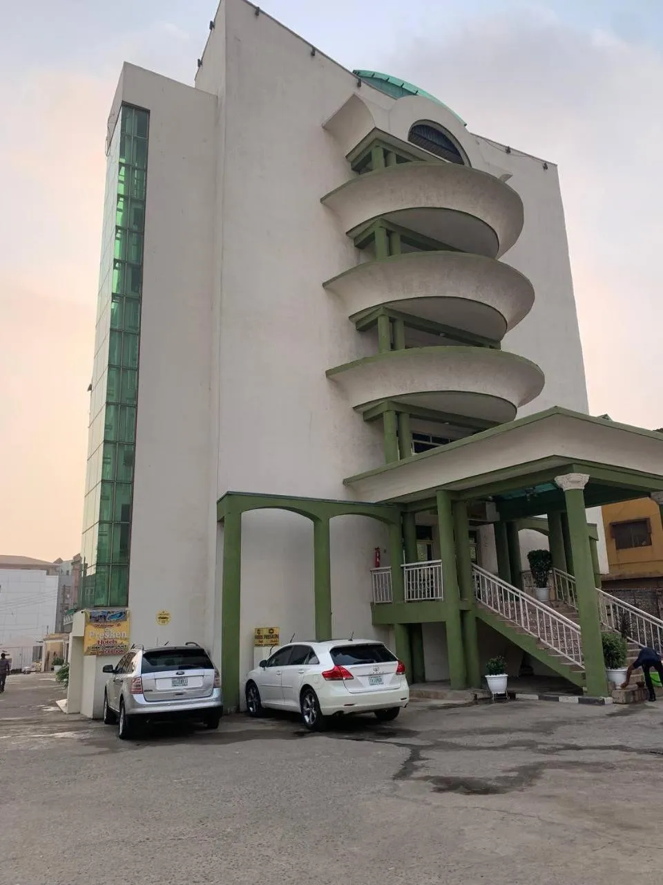 Parking in Presken Hotel Alade, Ikeja