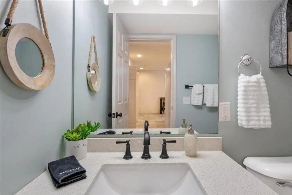 Bathroom in Family Fun Lakefront Condo at Parkview Bay