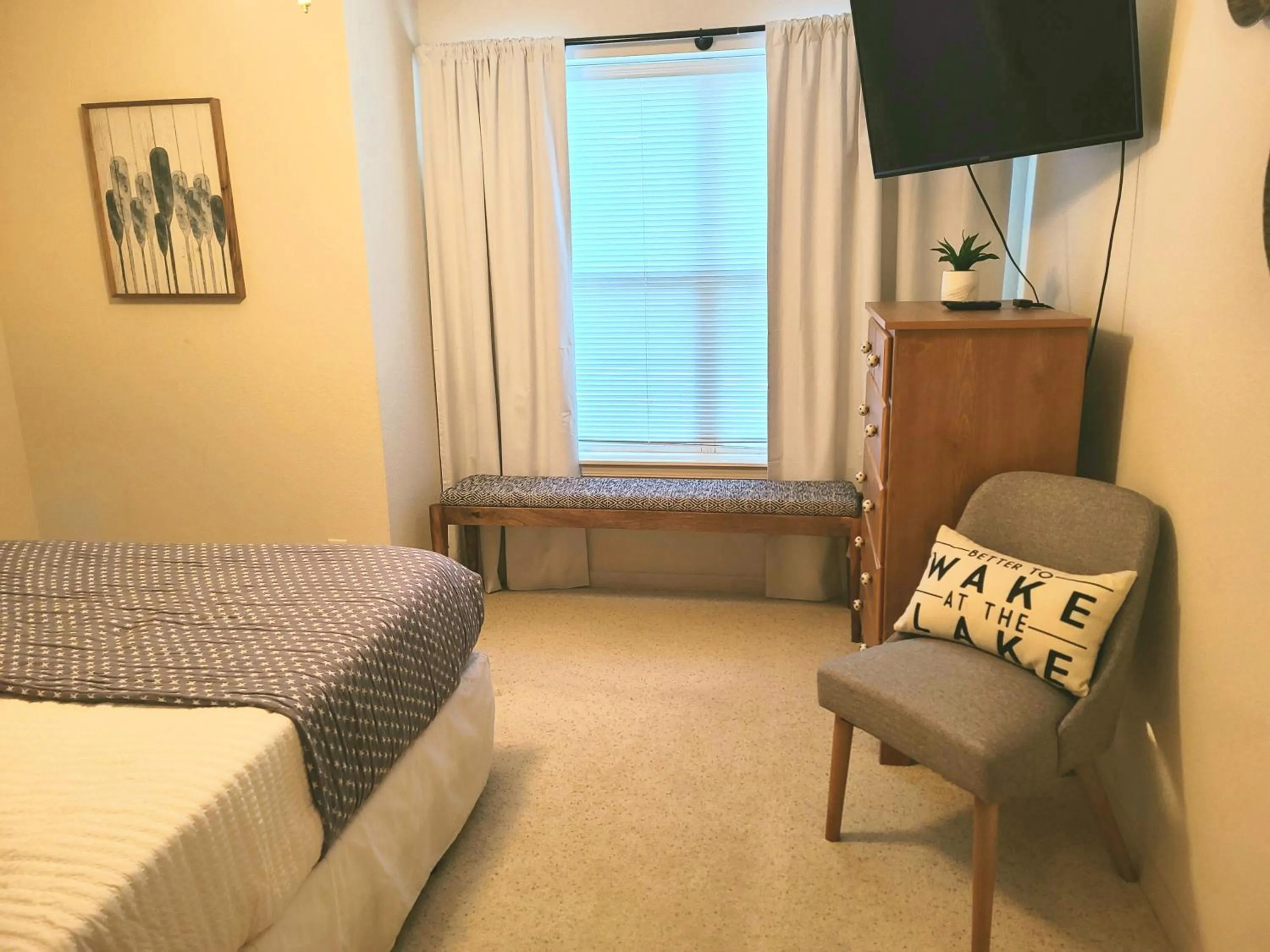 Bedroom, Bed in Family Fun Lakefront Condo at Parkview Bay