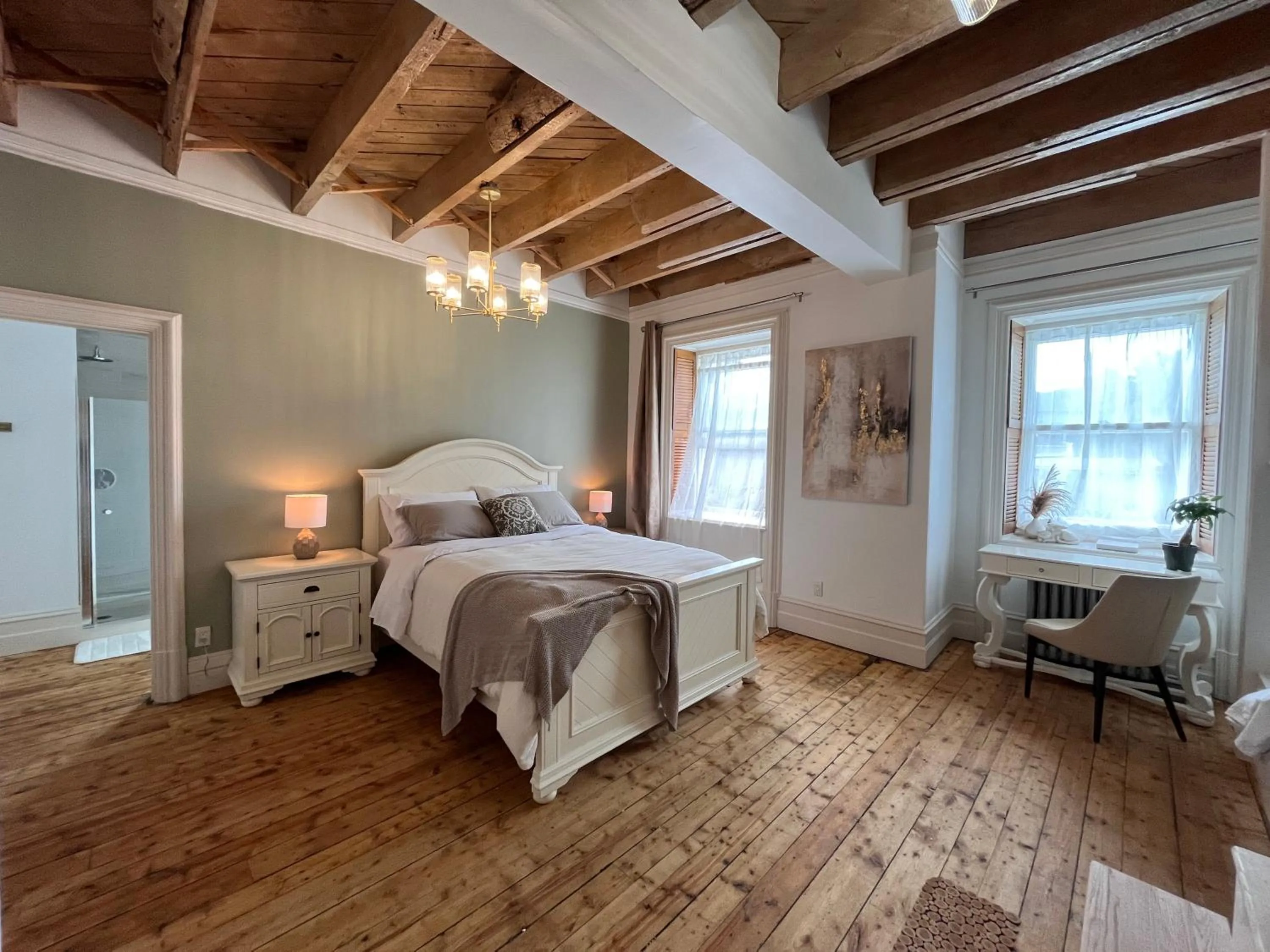 Photo of the whole room, Bed in La Demeure du Capitaine