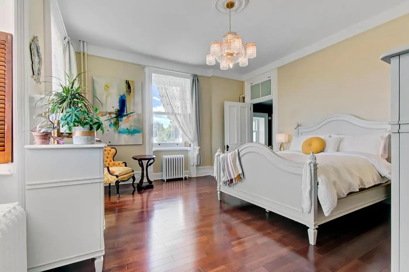 Deluxe Queen Room - single occupancy in La Demeure du Capitaine Deluxe Queen Room - single occupancy in La Demeure du Capitaine