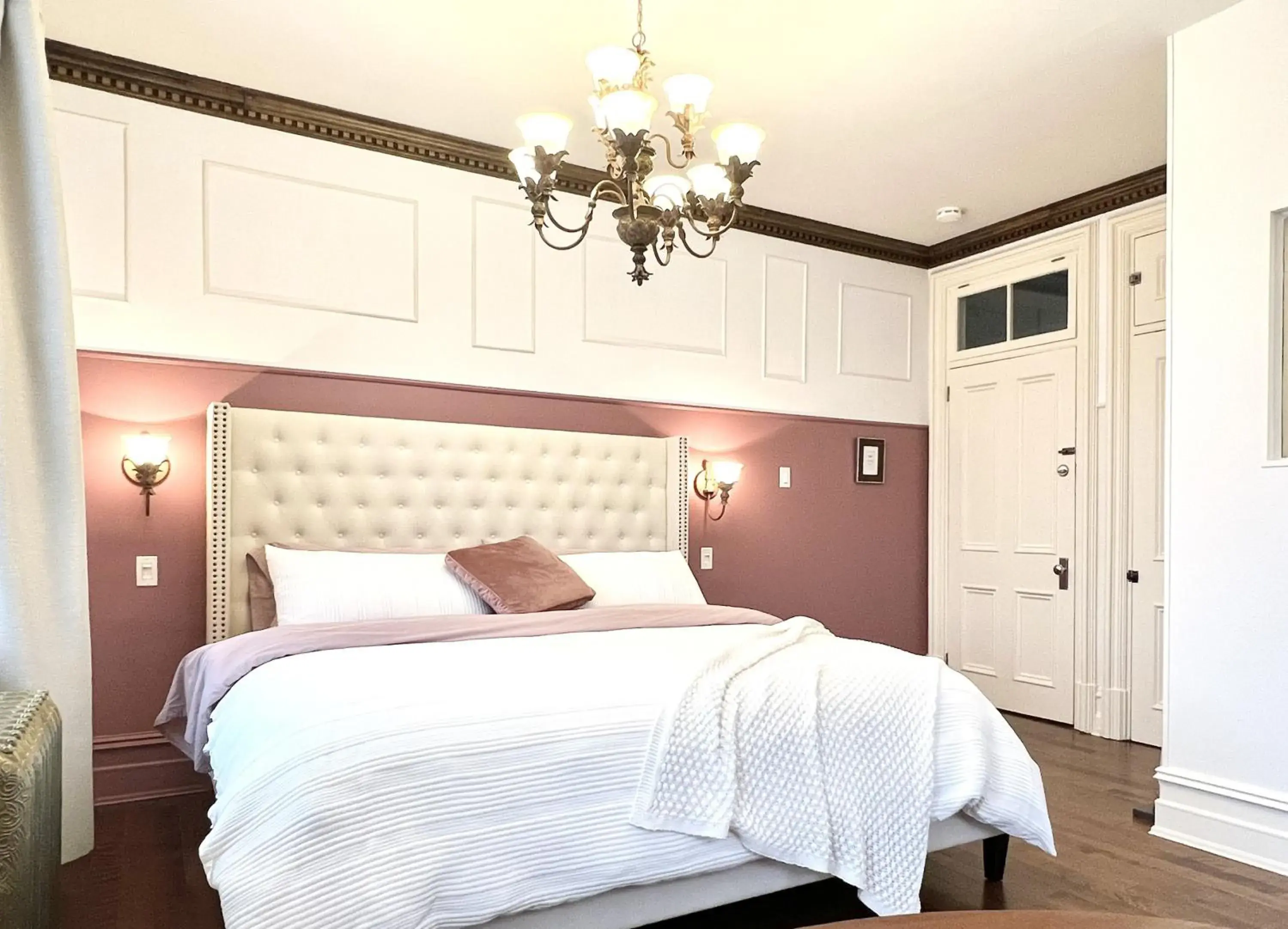 Deluxe King Room in La Demeure du Capitaine Deluxe King Room in La Demeure du Capitaine