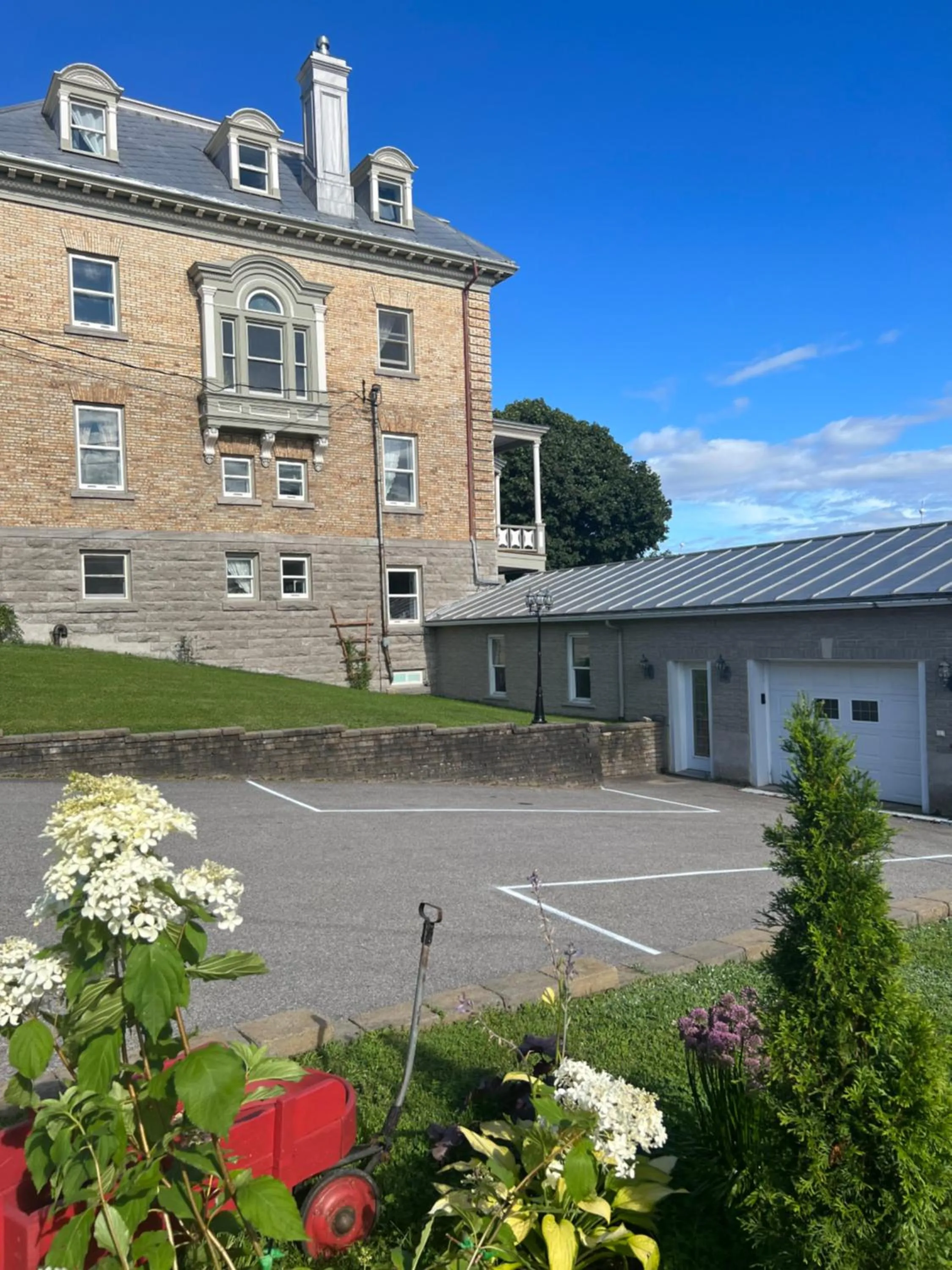 Parking in La Demeure du Capitaine