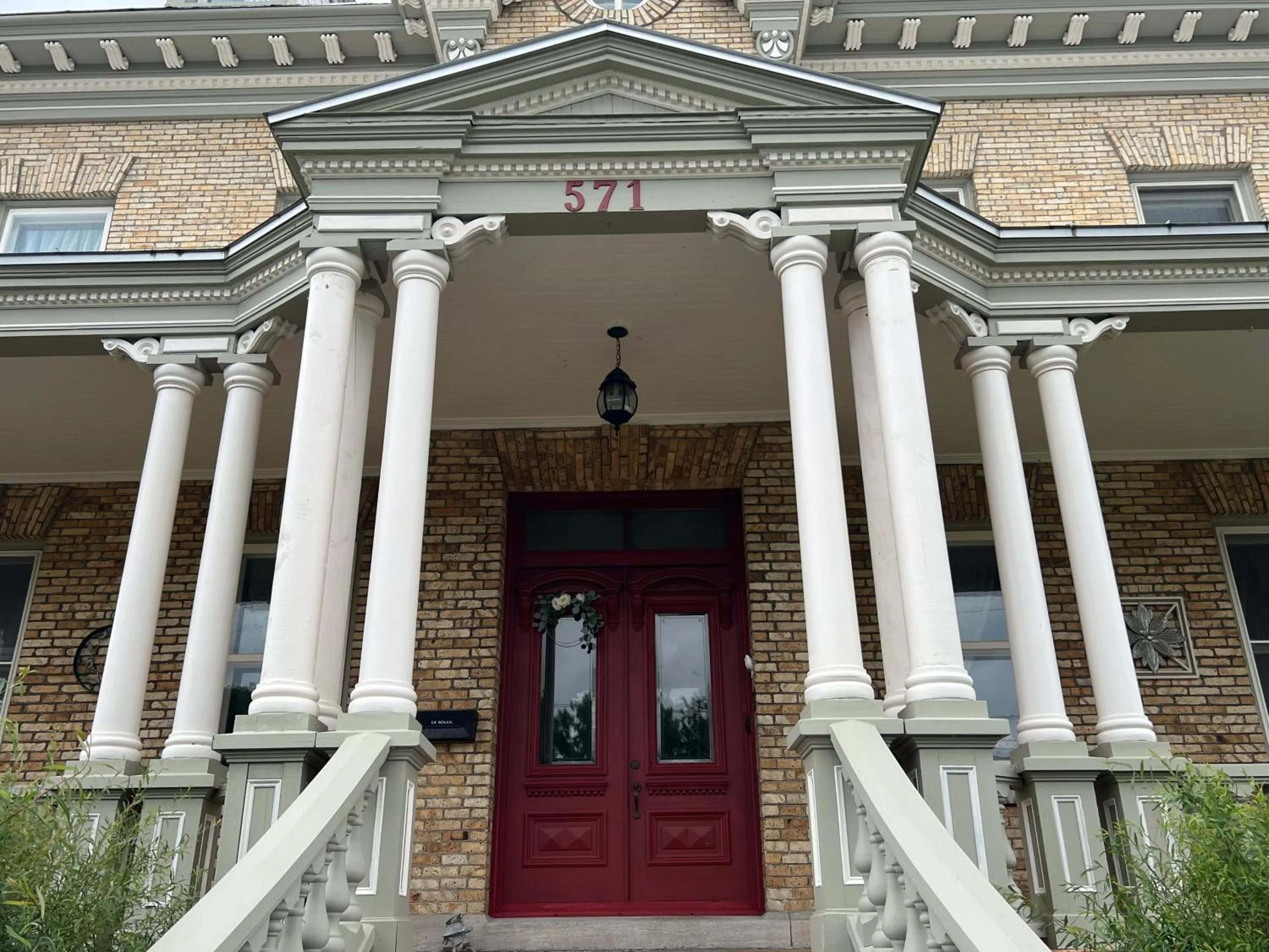Facade/entrance in La Demeure du Capitaine