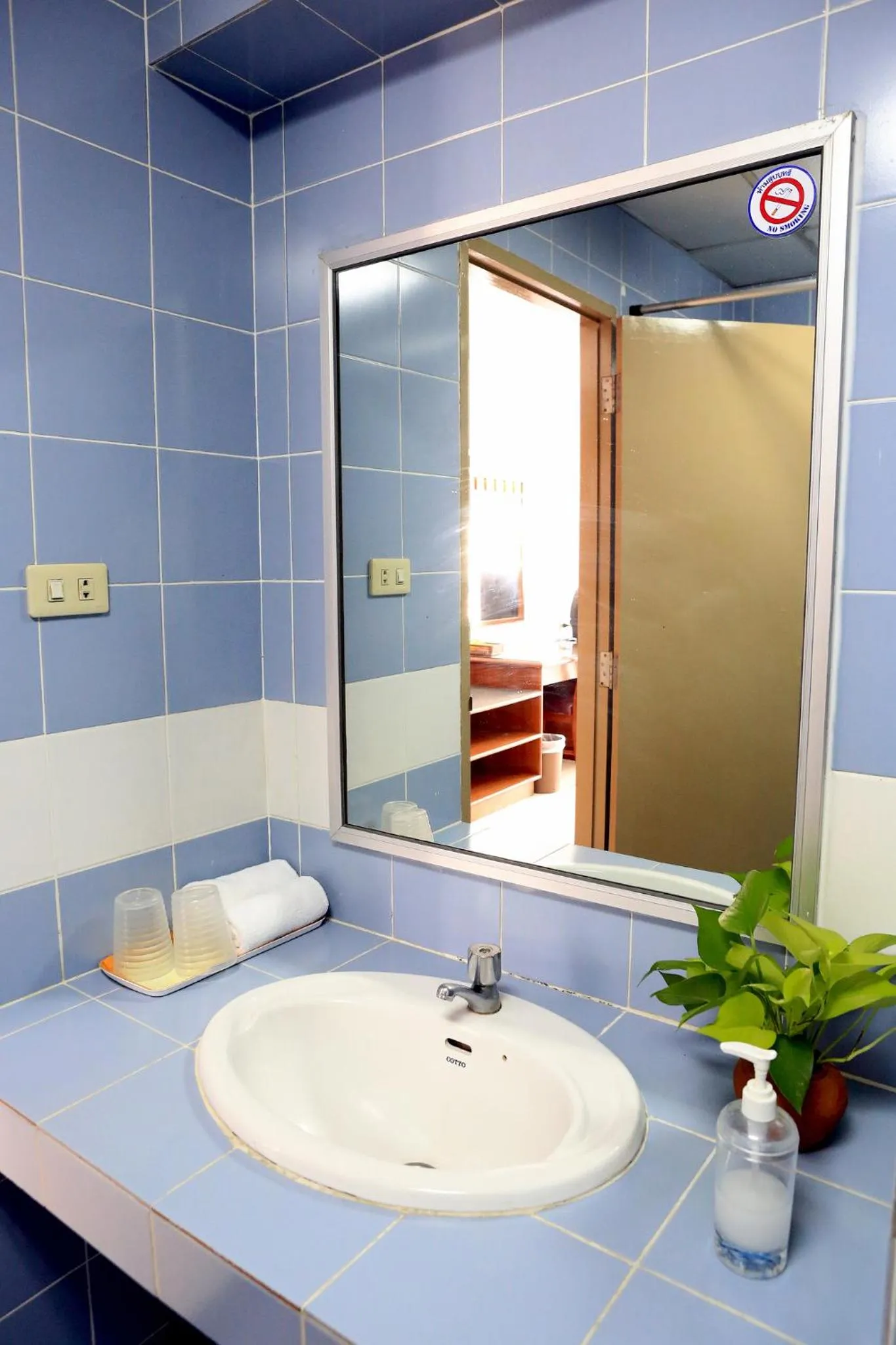 Bathroom in L.A. Tower Hotel