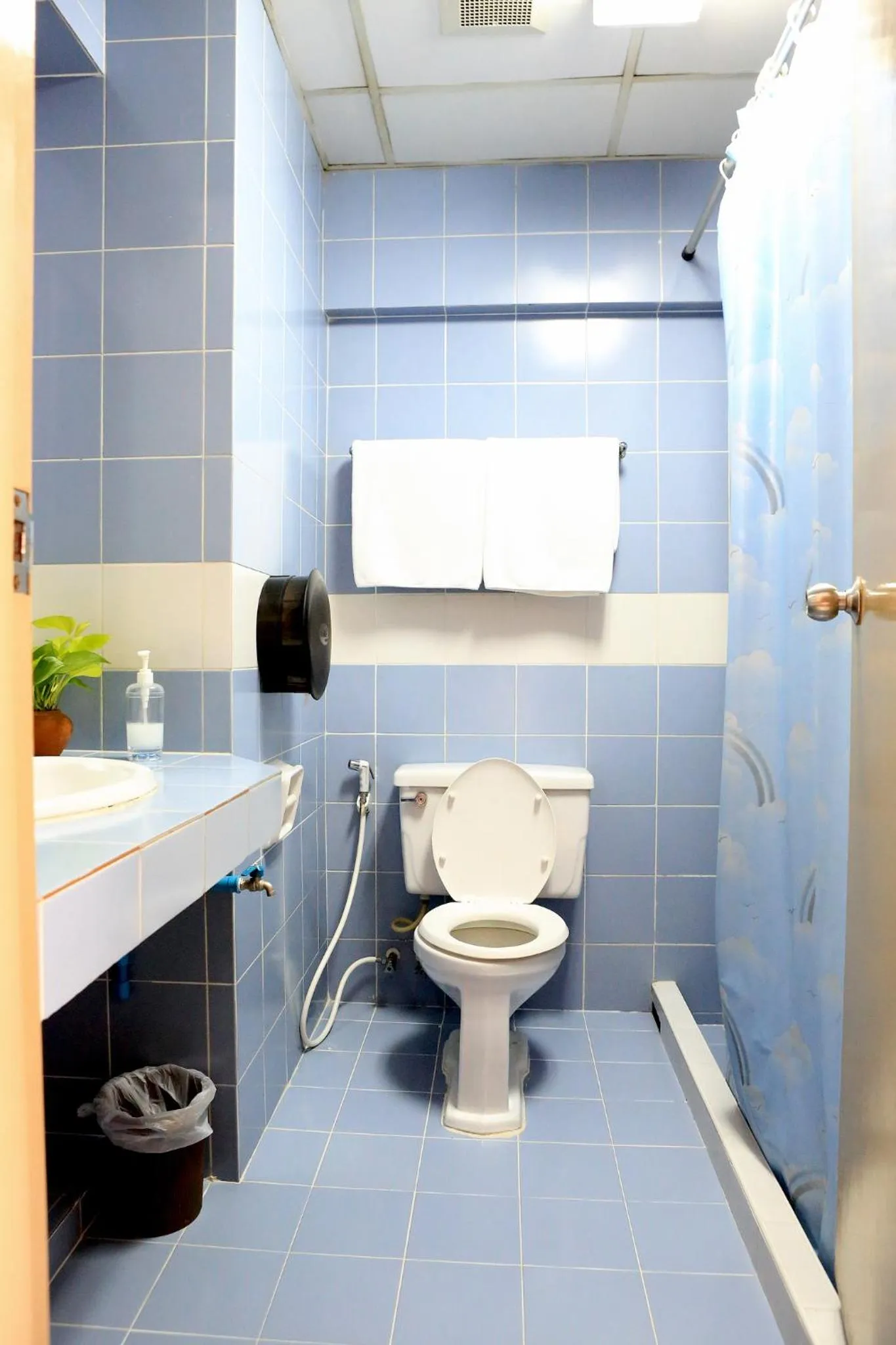 Bathroom in L.A. Tower Hotel