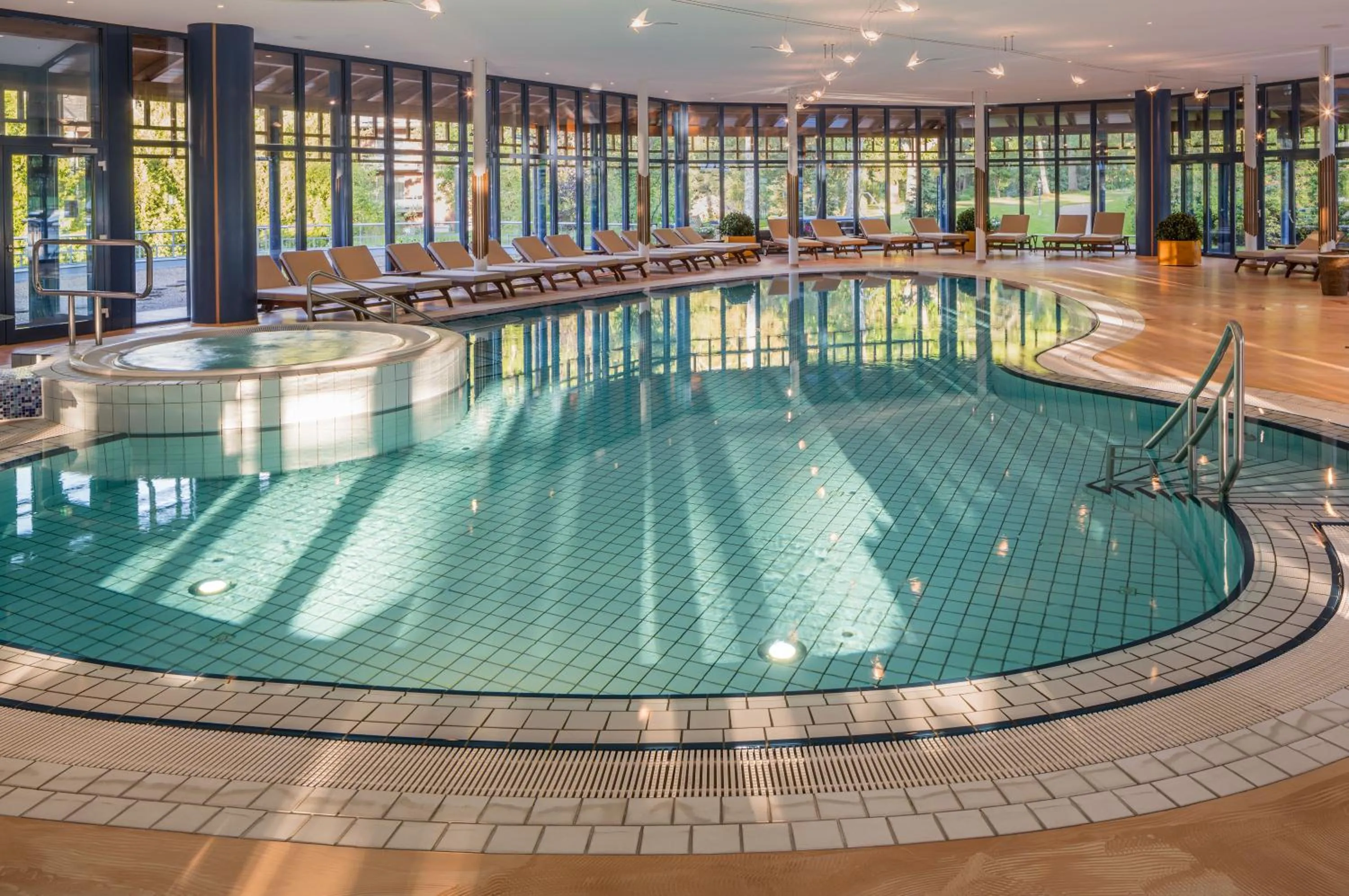 Swimming pool in Parkhotel Adler