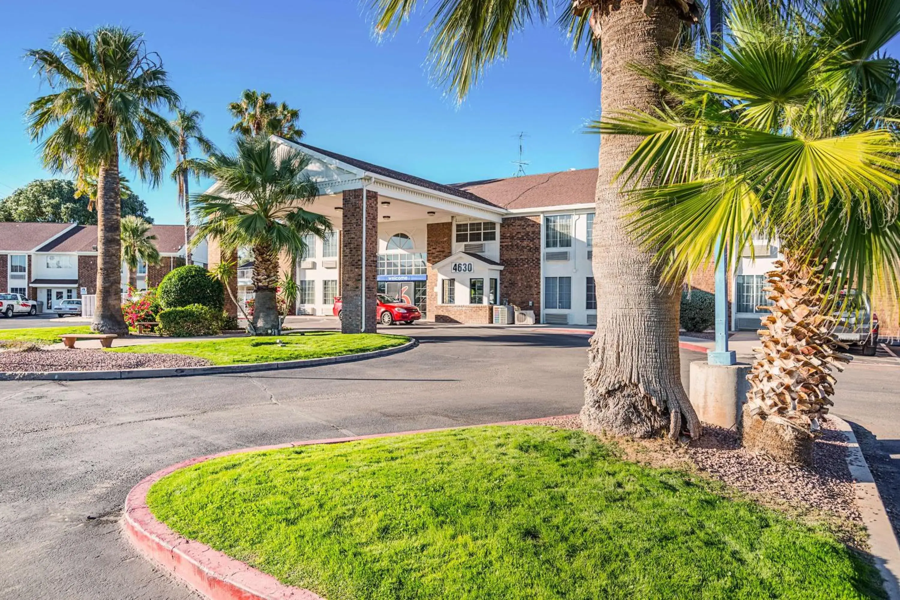 Property building in Studio 6 Tucson, AZ - North Property building in Studio 6 Tucson, AZ - North