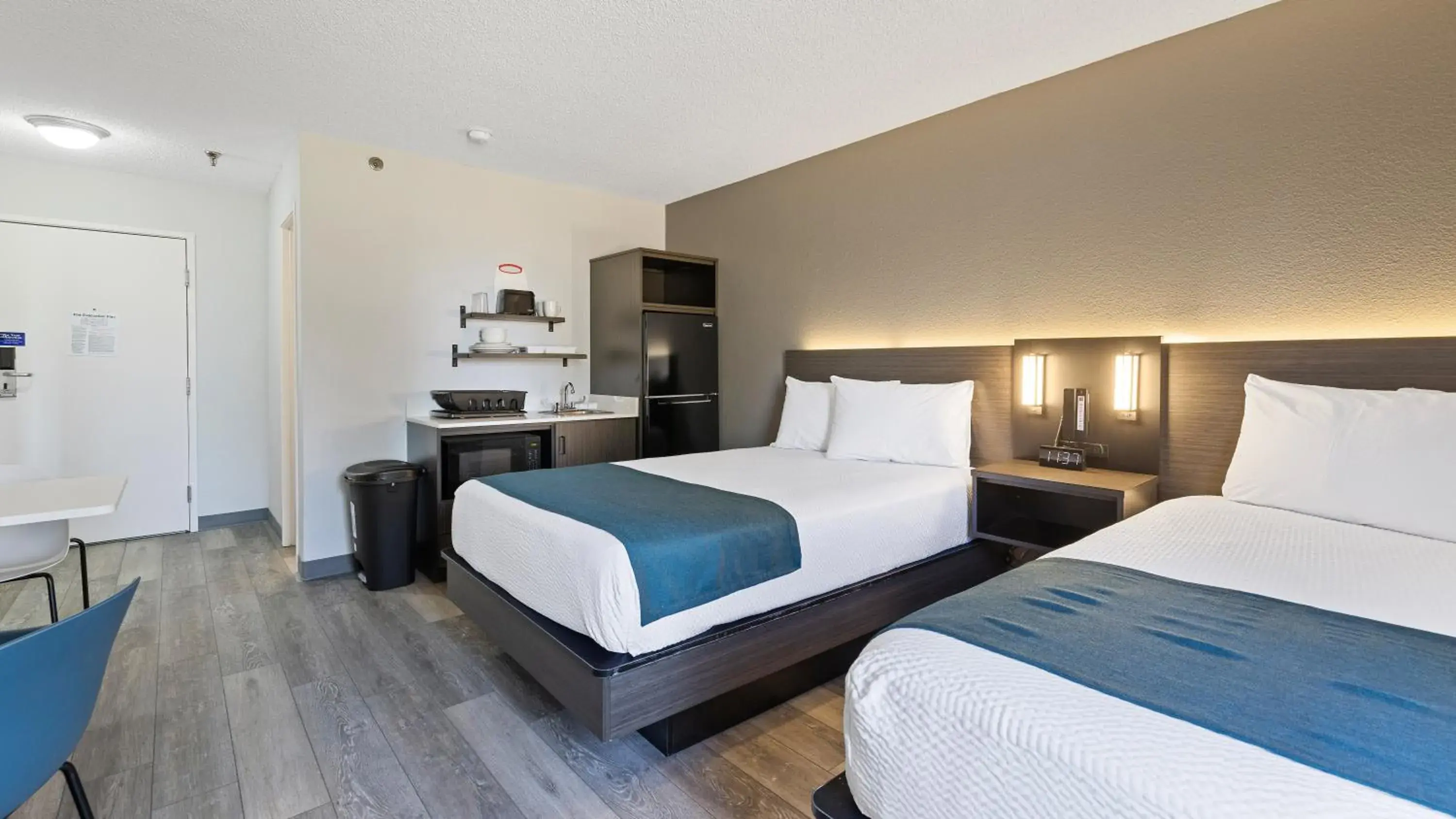 Kitchen or kitchenette, Bed in Studio 6 Tucson, AZ - North Kitchen or kitchenette, Bed in Studio 6 Tucson, AZ - North