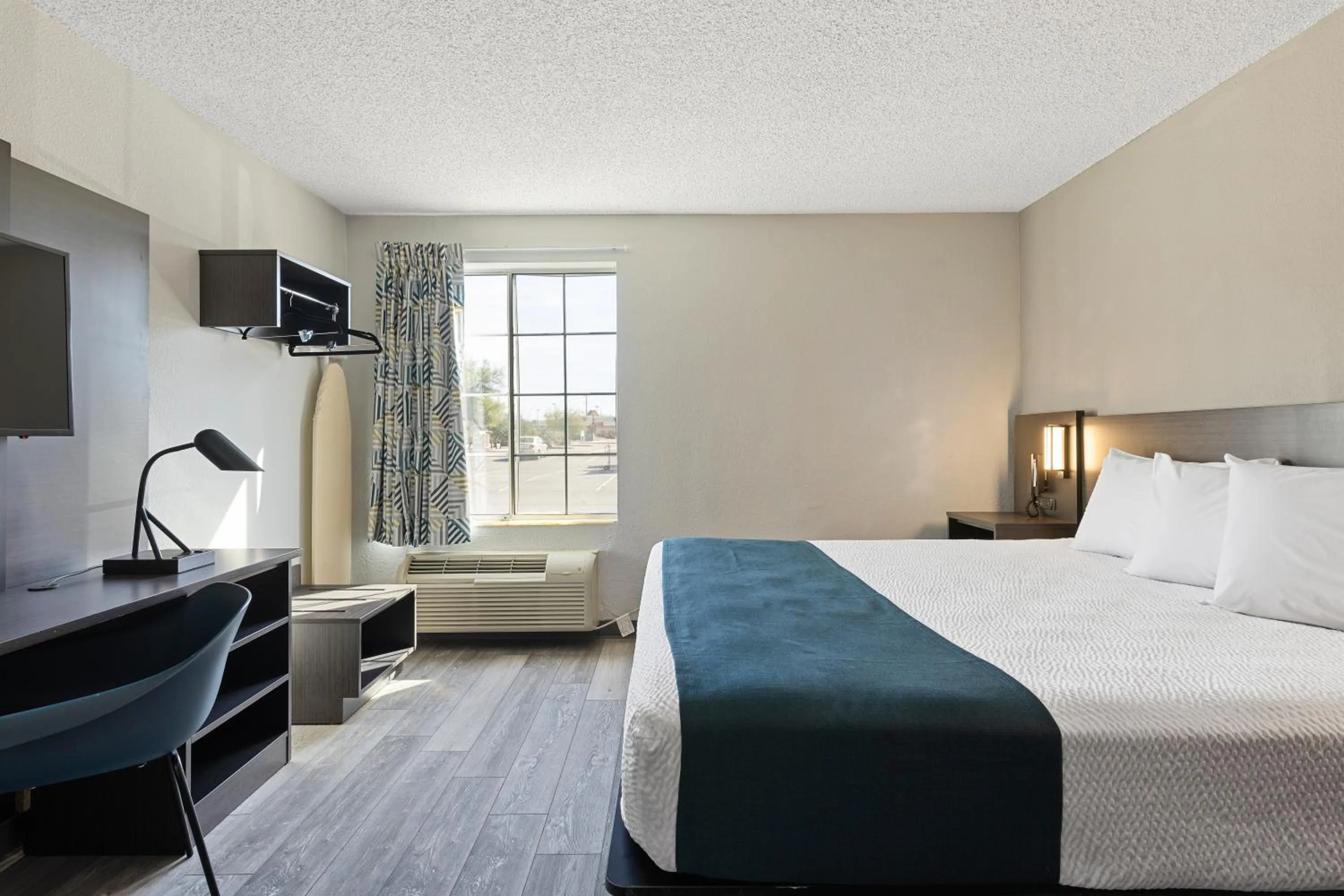 Bed in Studio 6 Tucson, AZ - North