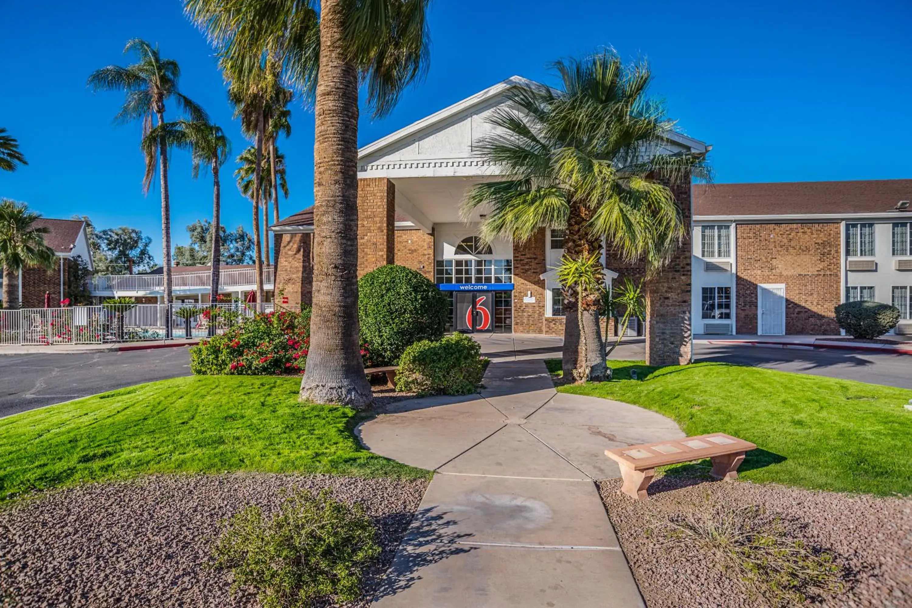 Property building in Studio 6 Tucson, AZ - North Property building in Studio 6 Tucson, AZ - North