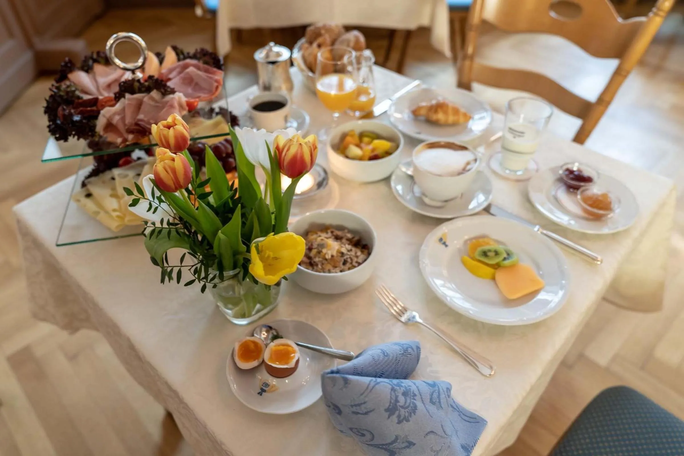 Buffet breakfast in Romantik Hotel zur Post