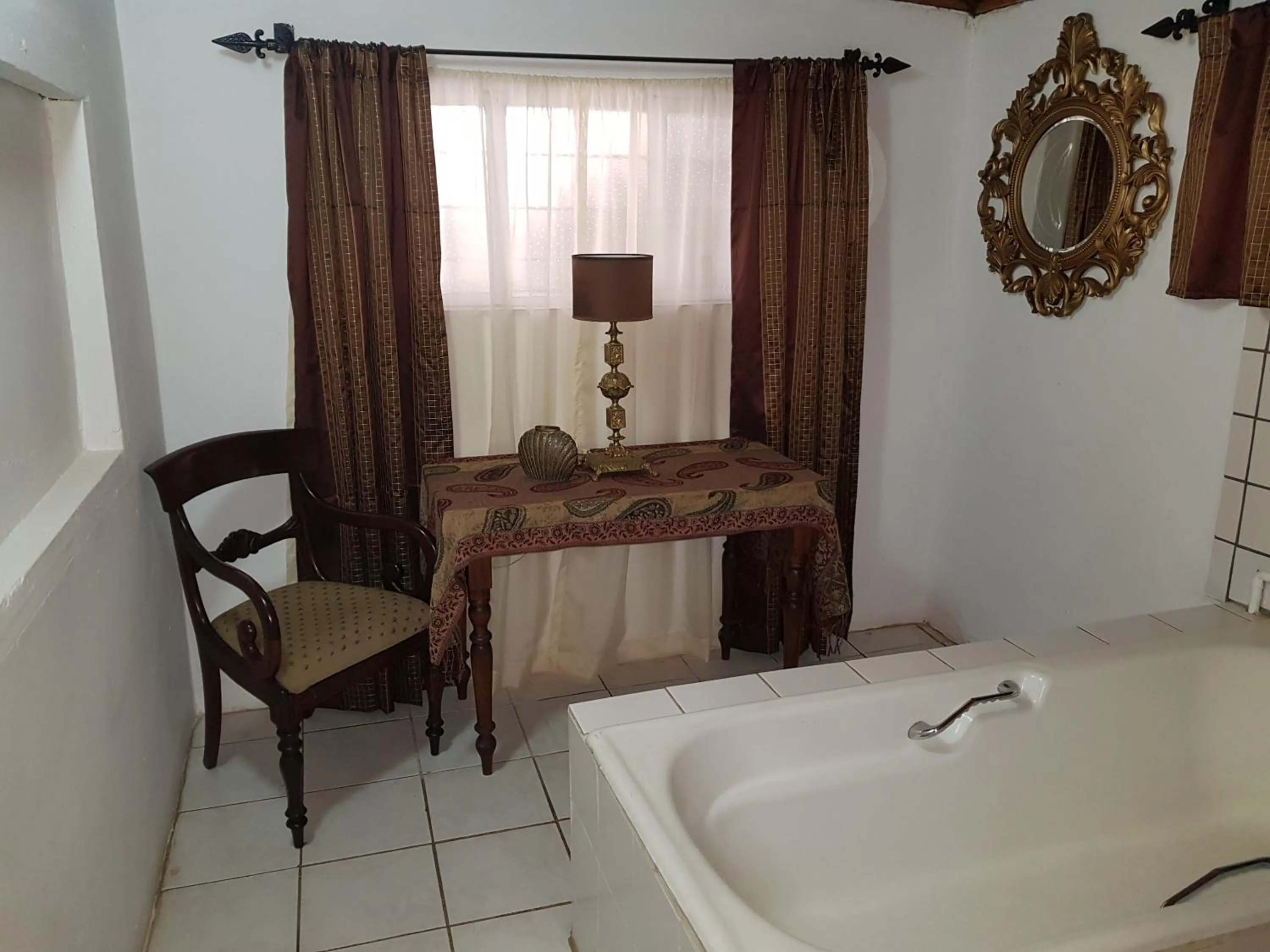 Bathroom, Bed in Mountain View Country Estate