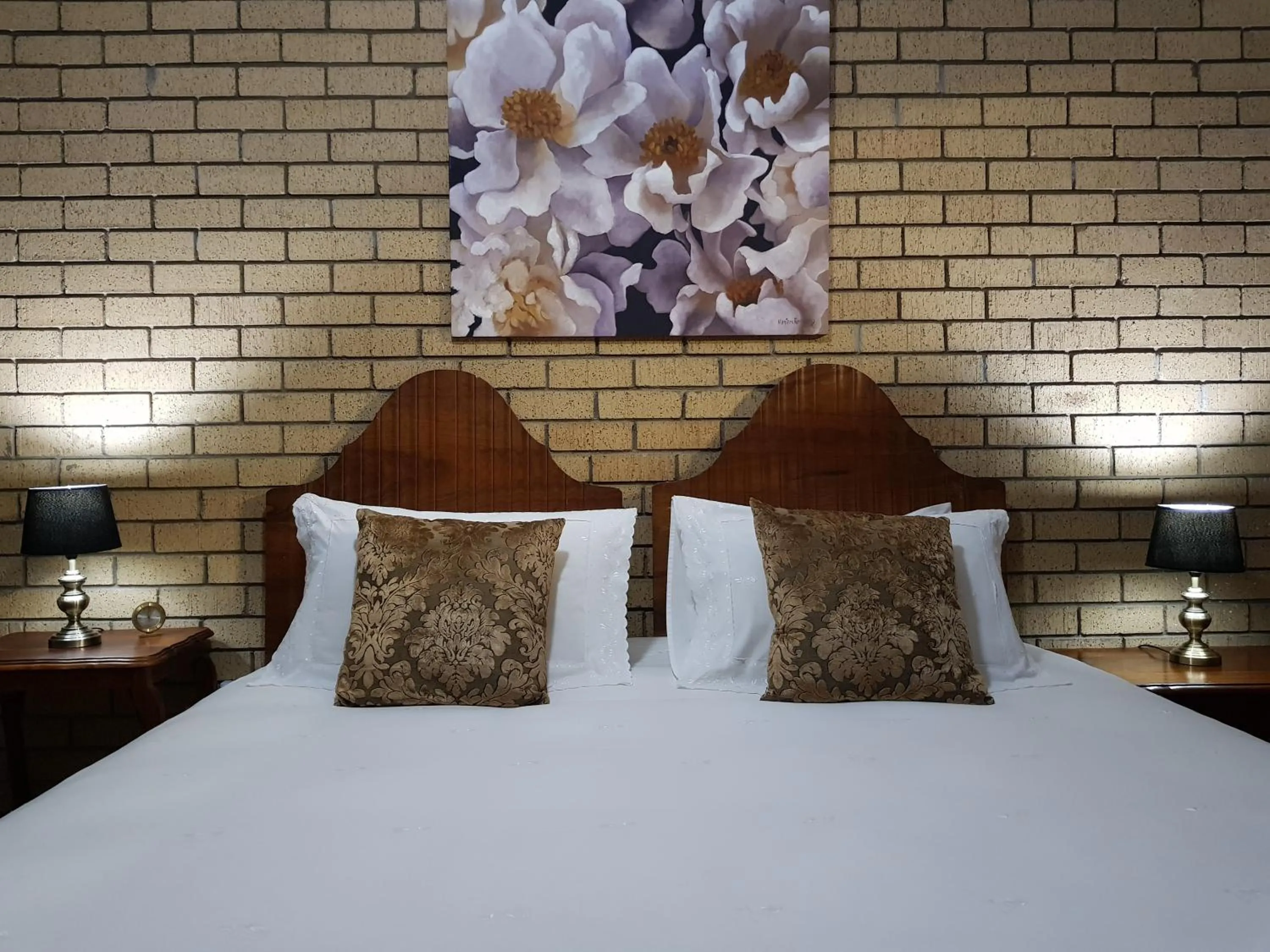 Bed in Mountain View Country Estate