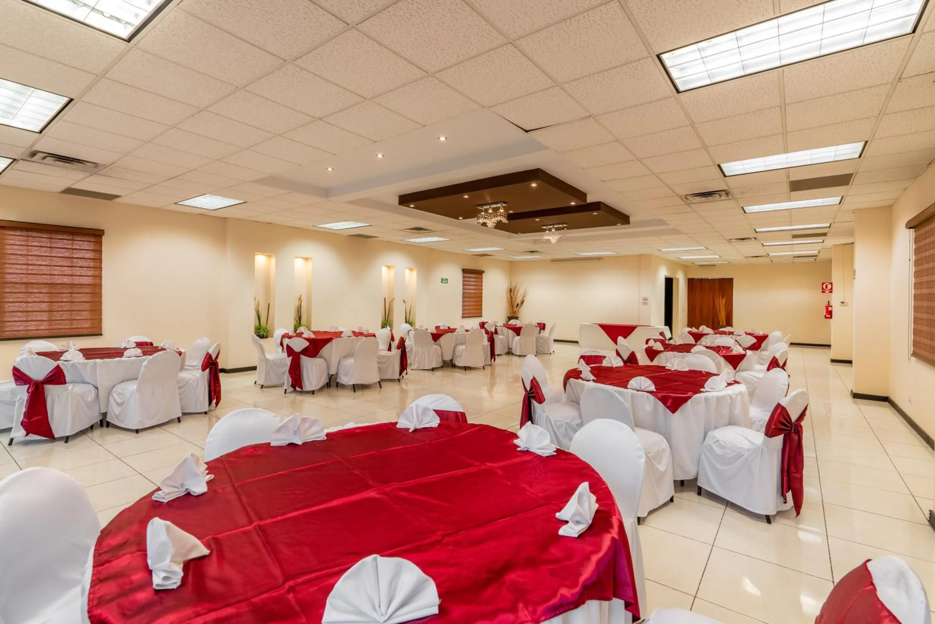 Banquet/Function facilities in Hotel Sntenario