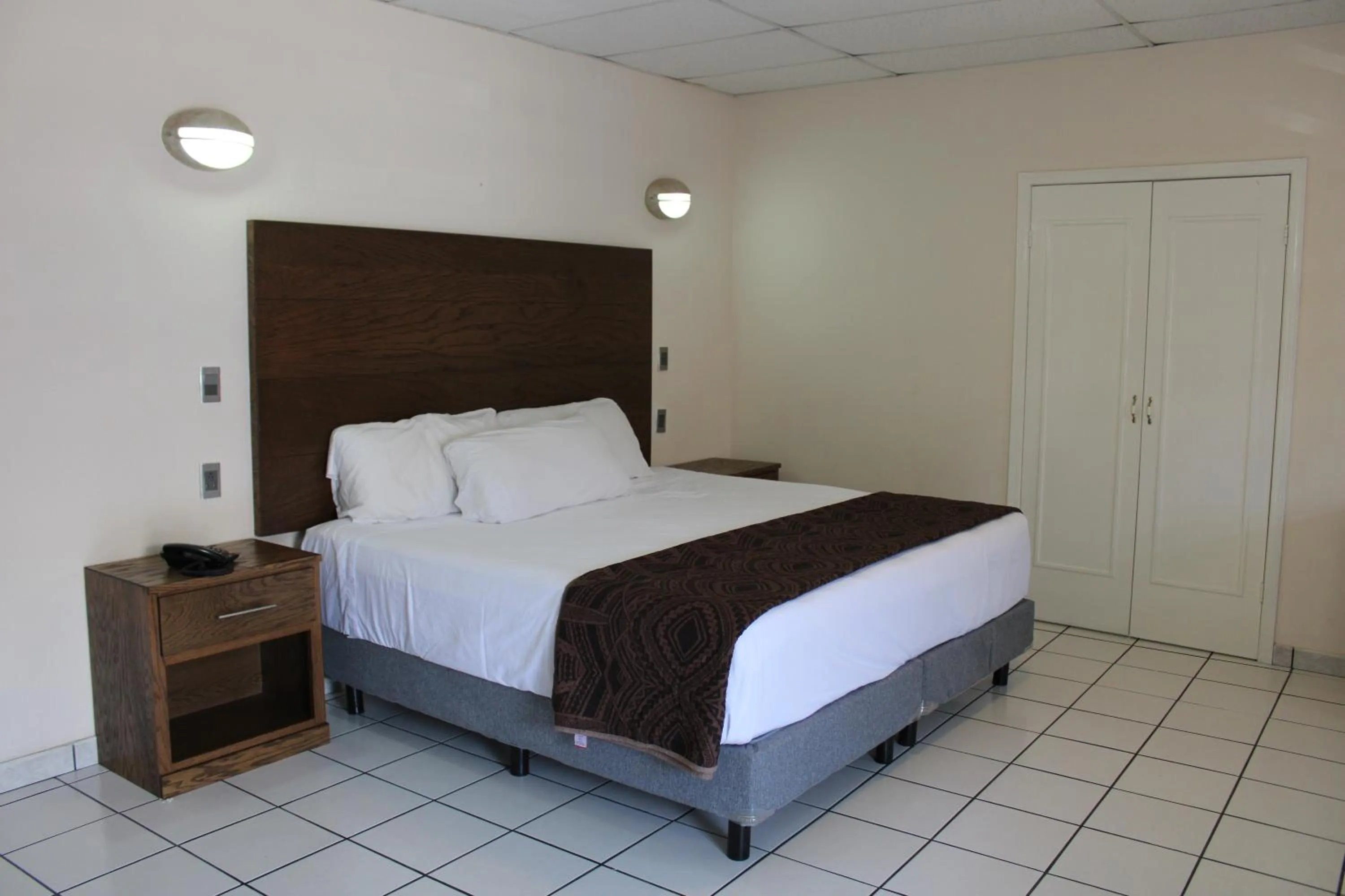 Photo of the whole room, Bed in Hotel Sntenario