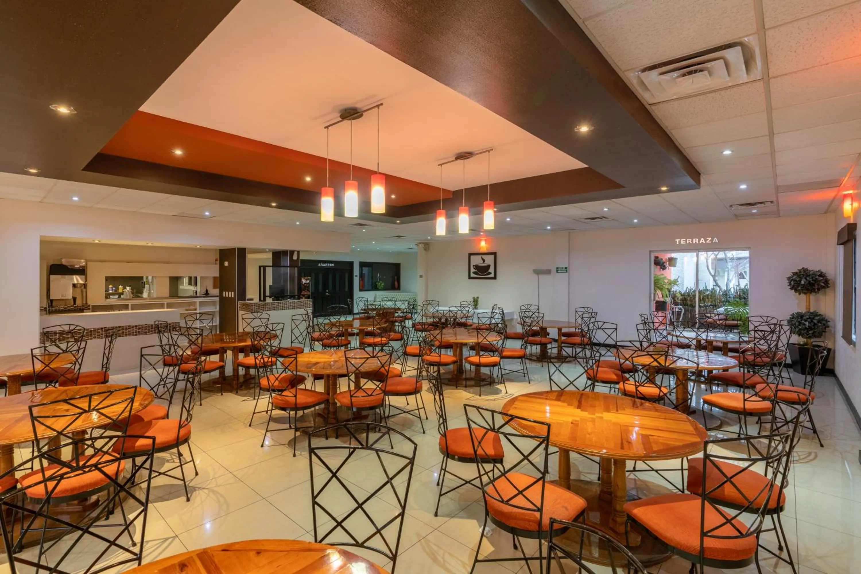 Restaurant/places to eat in Hotel Sntenario