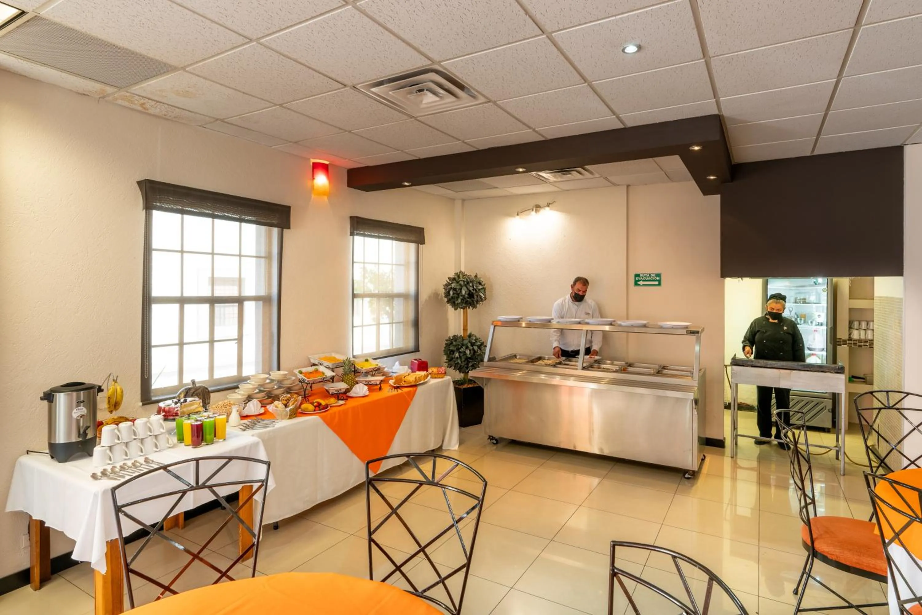 Restaurant/places to eat in Hotel Sntenario