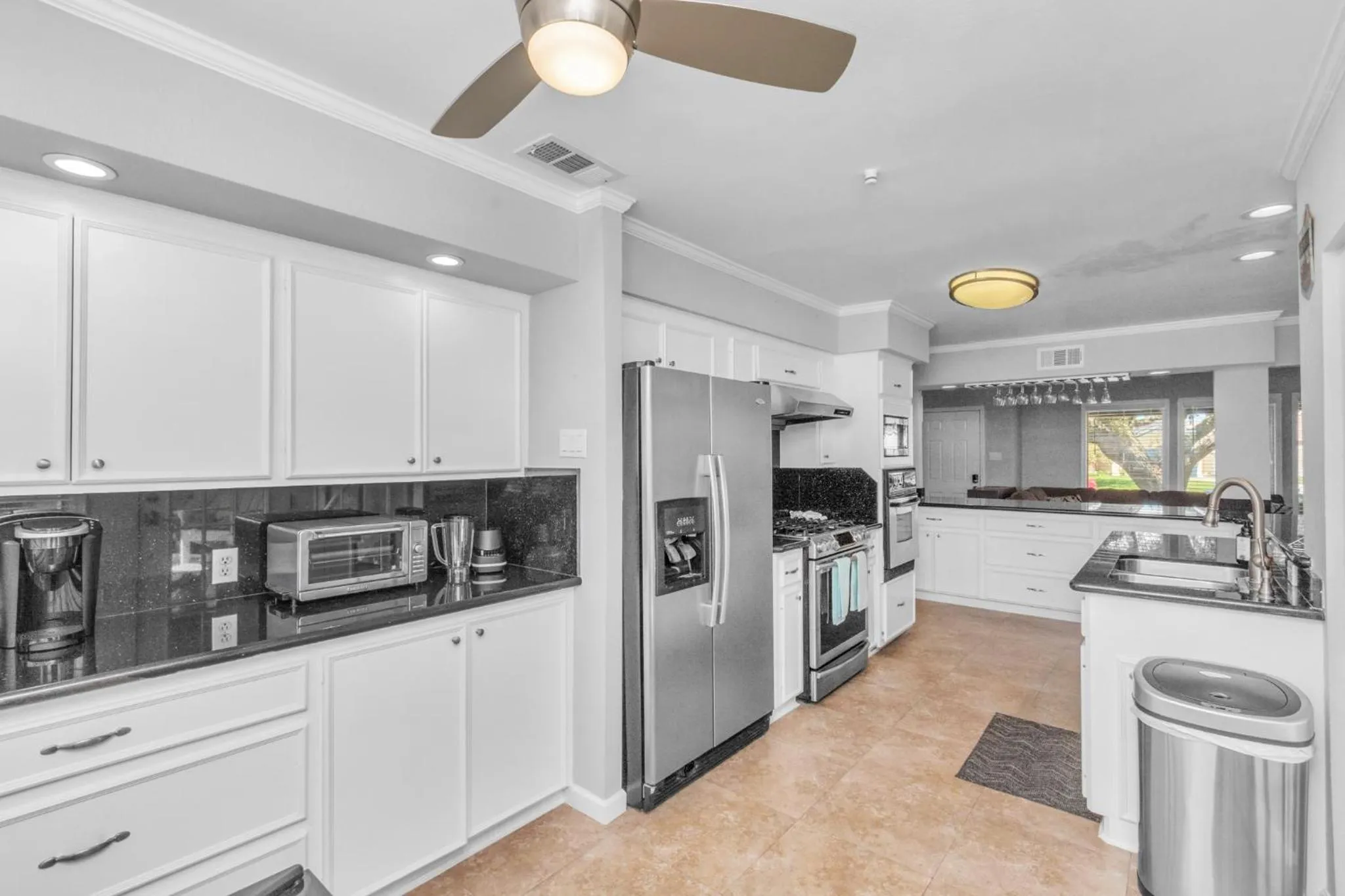 Beauty on the Water! Lake House near the beaches!