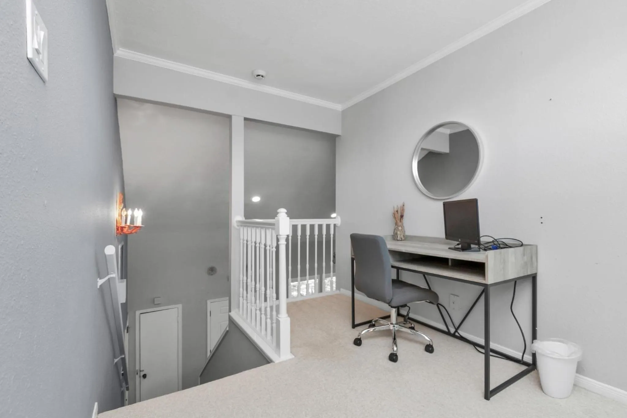 Bed in Beauty on the Water! Lake House near the beaches!