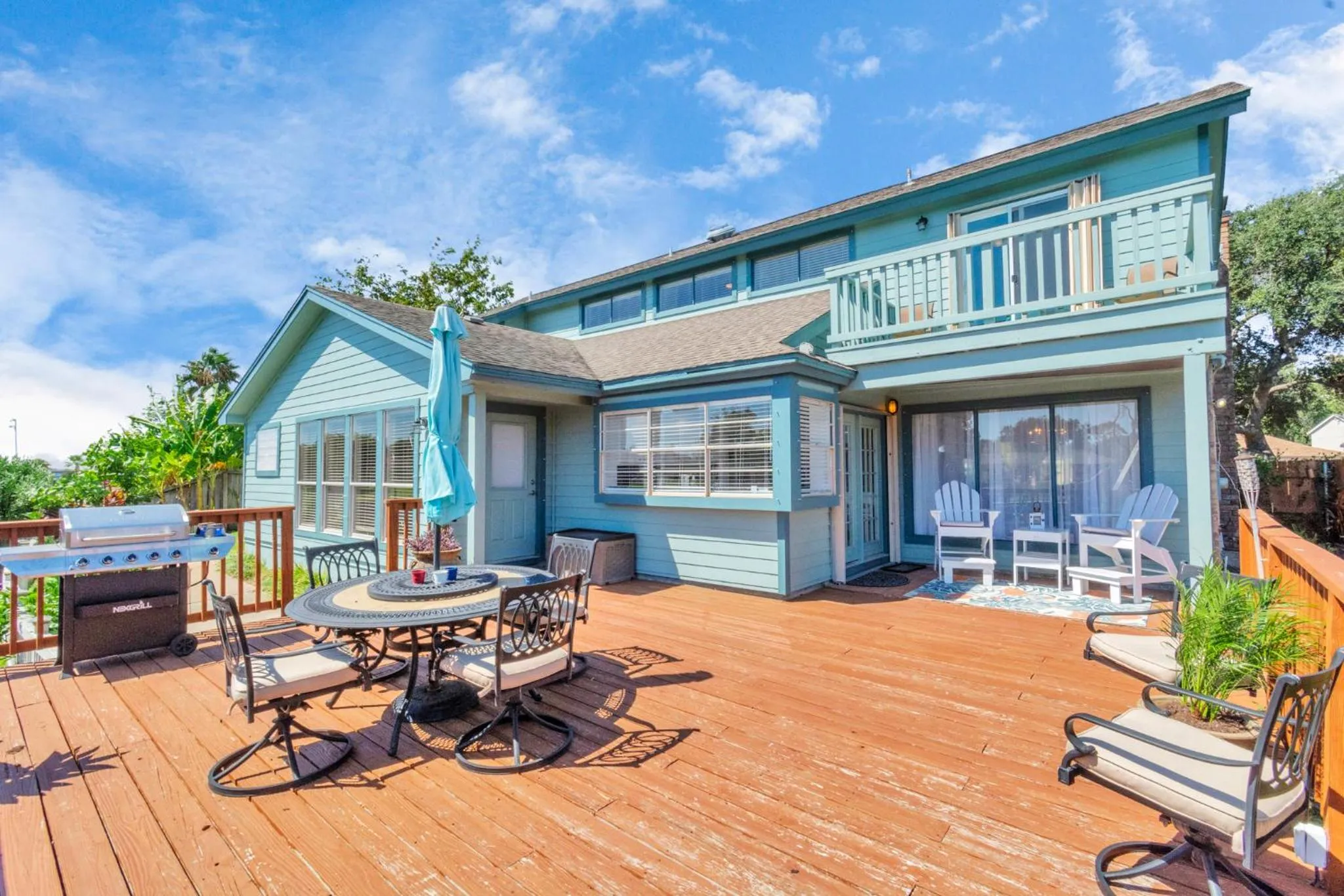 Beauty on the Water! Lake House near the beaches!