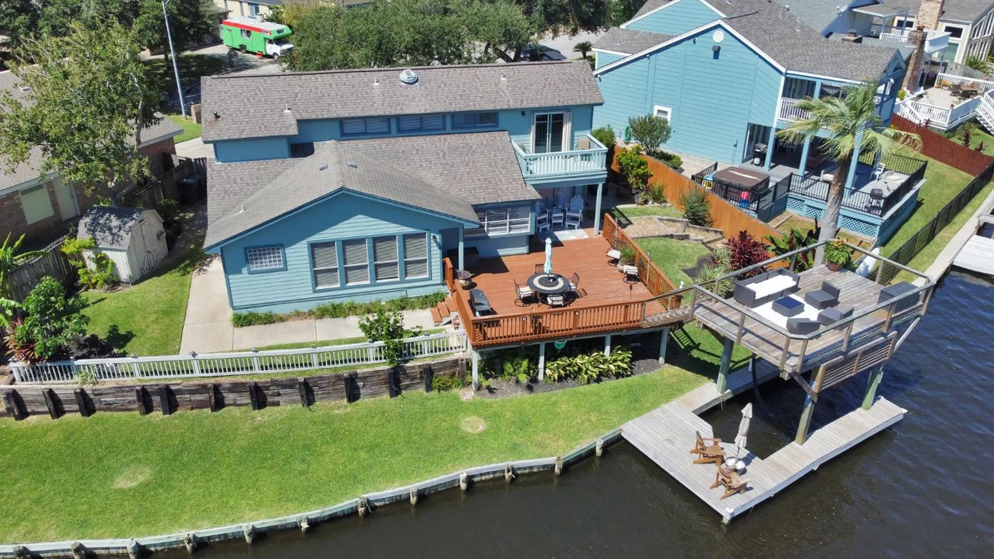 Beauty on the Water! Lake House near the beaches!