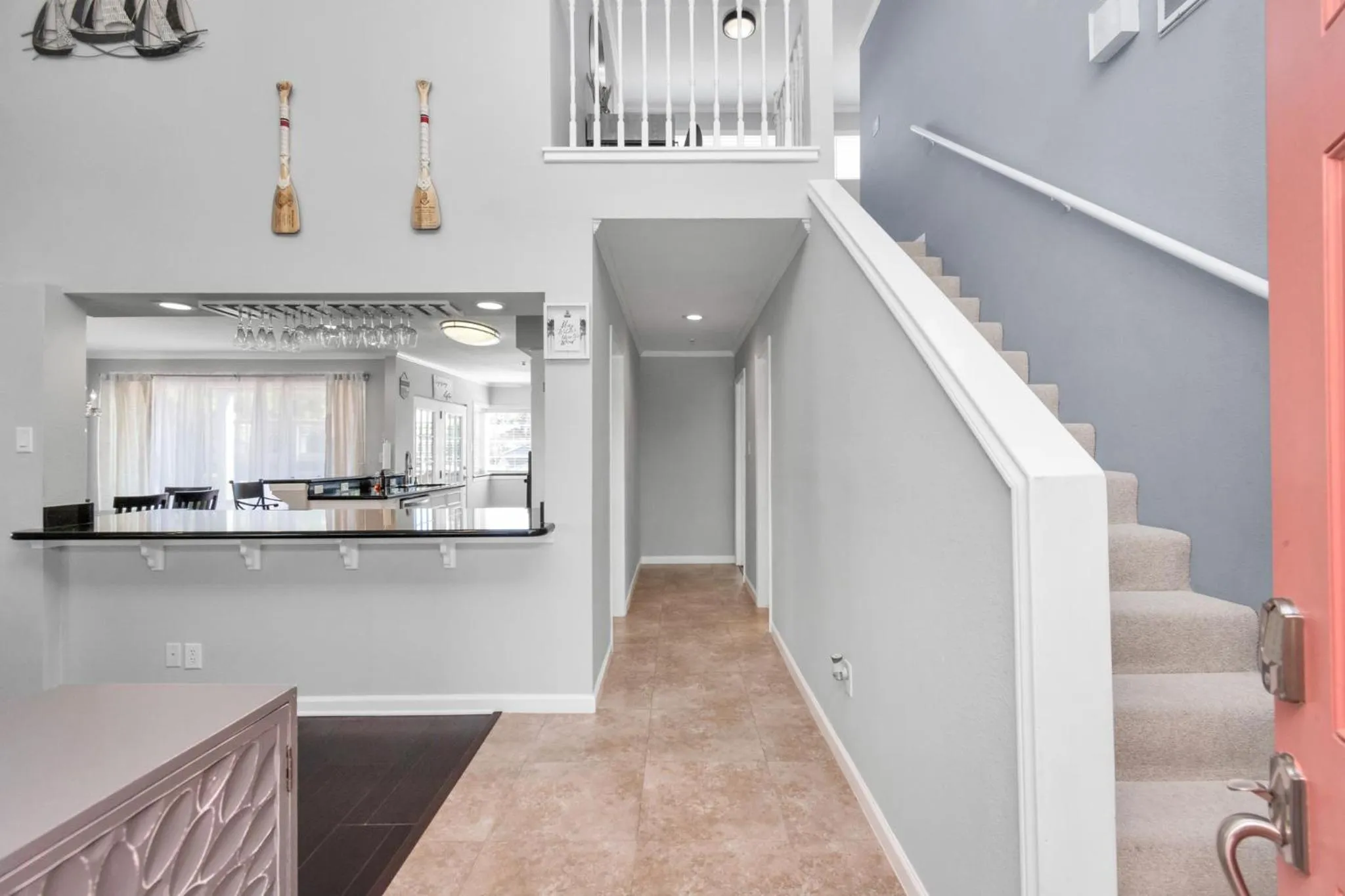 Beauty on the Water! Lake House near the beaches!