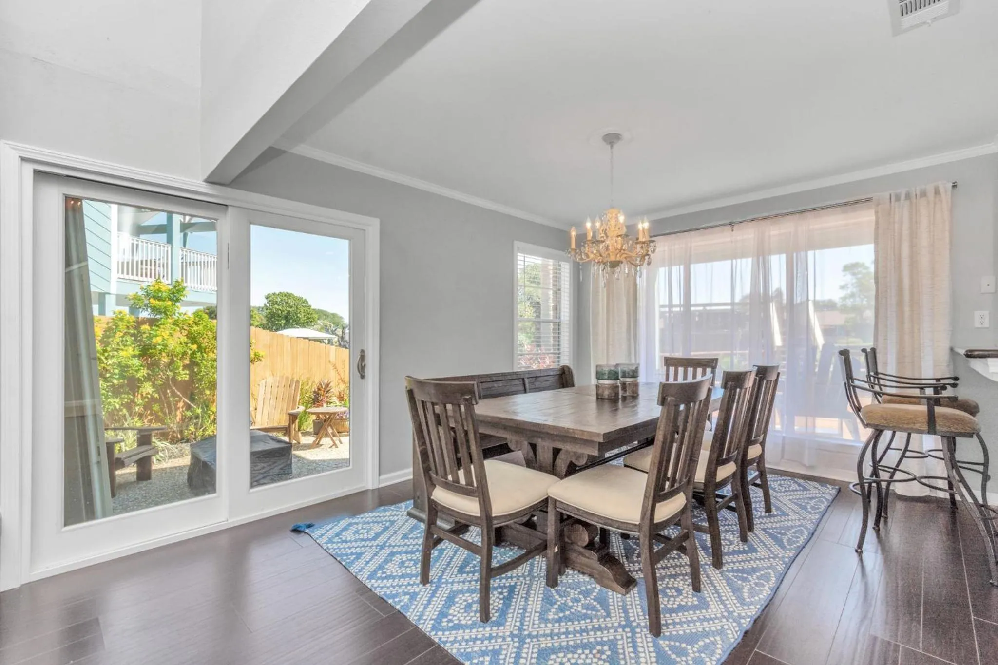 Beauty on the Water! Lake House near the beaches!