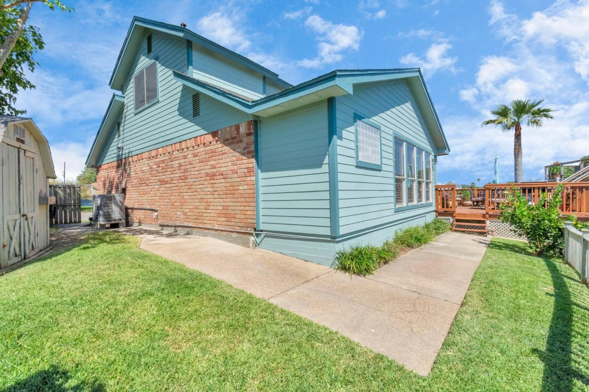 Beauty on the Water! Lake House near the beaches!