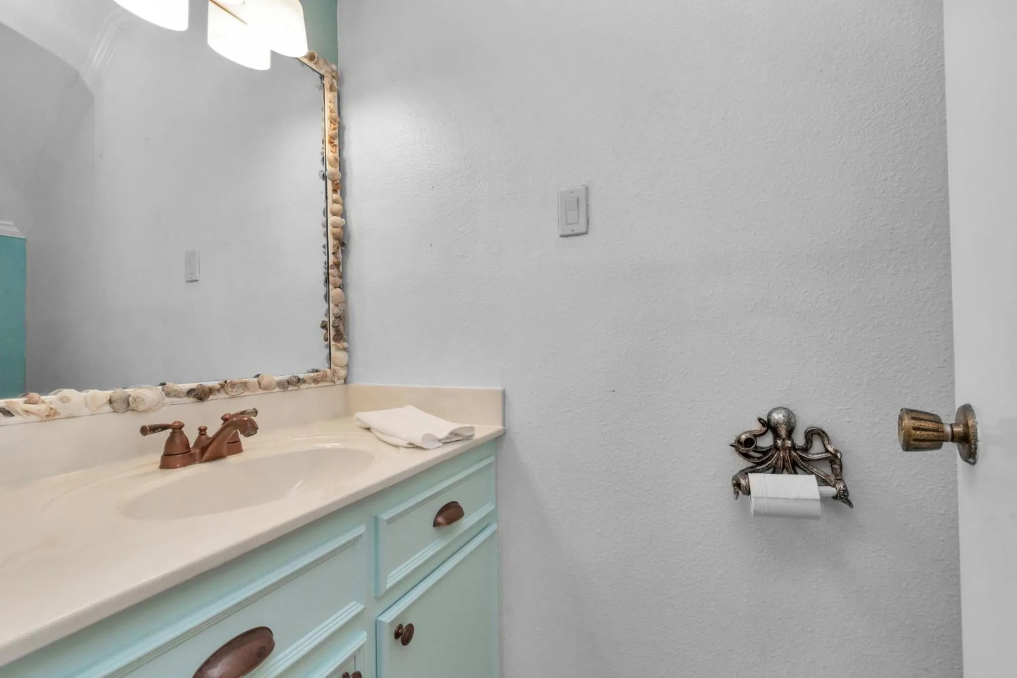 Beauty on the Water! Lake House near the beaches!