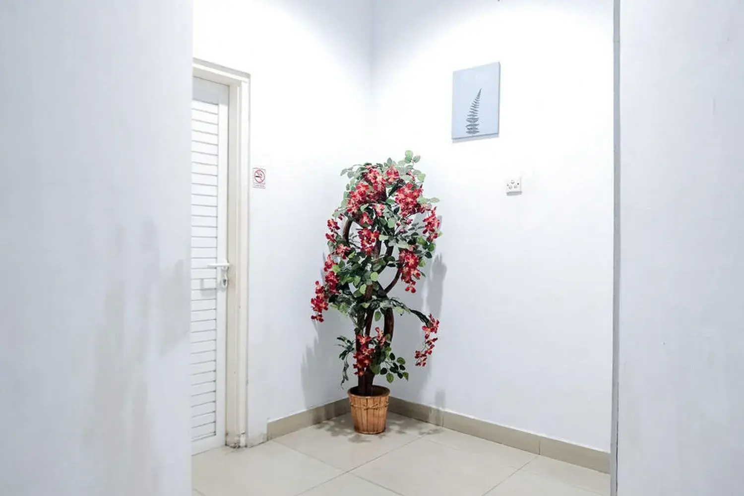 Property building in RedDoorz @ Jalan Gajah Mada Medan 2 Property building in RedDoorz @ Jalan Gajah Mada Medan 2