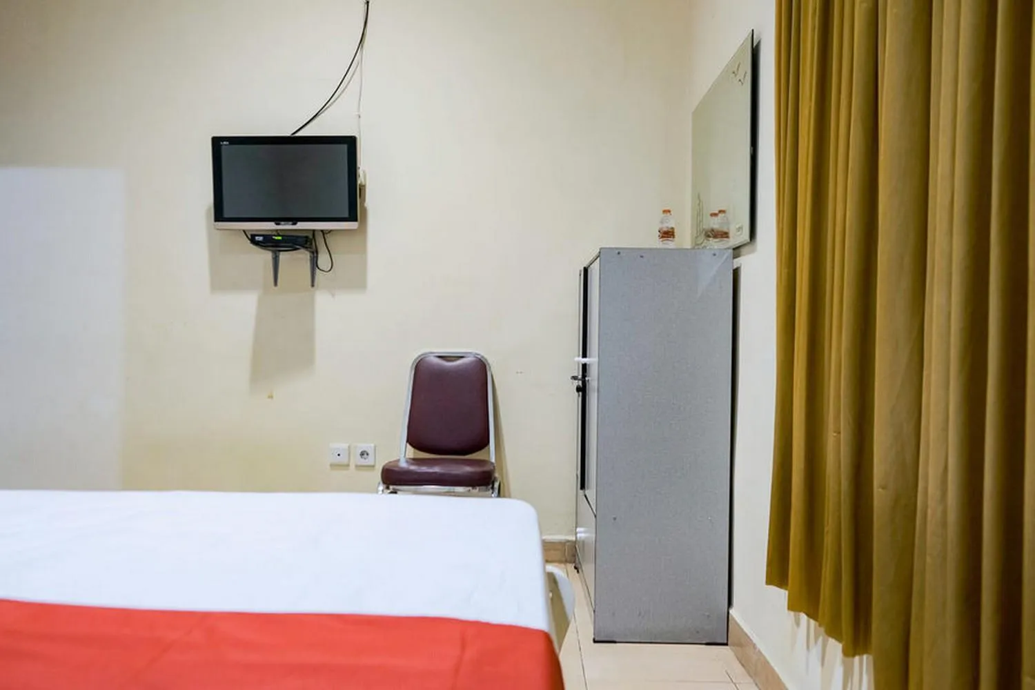 Bedroom, Bed in RedDoorz @ Jalan Gajah Mada Medan 2