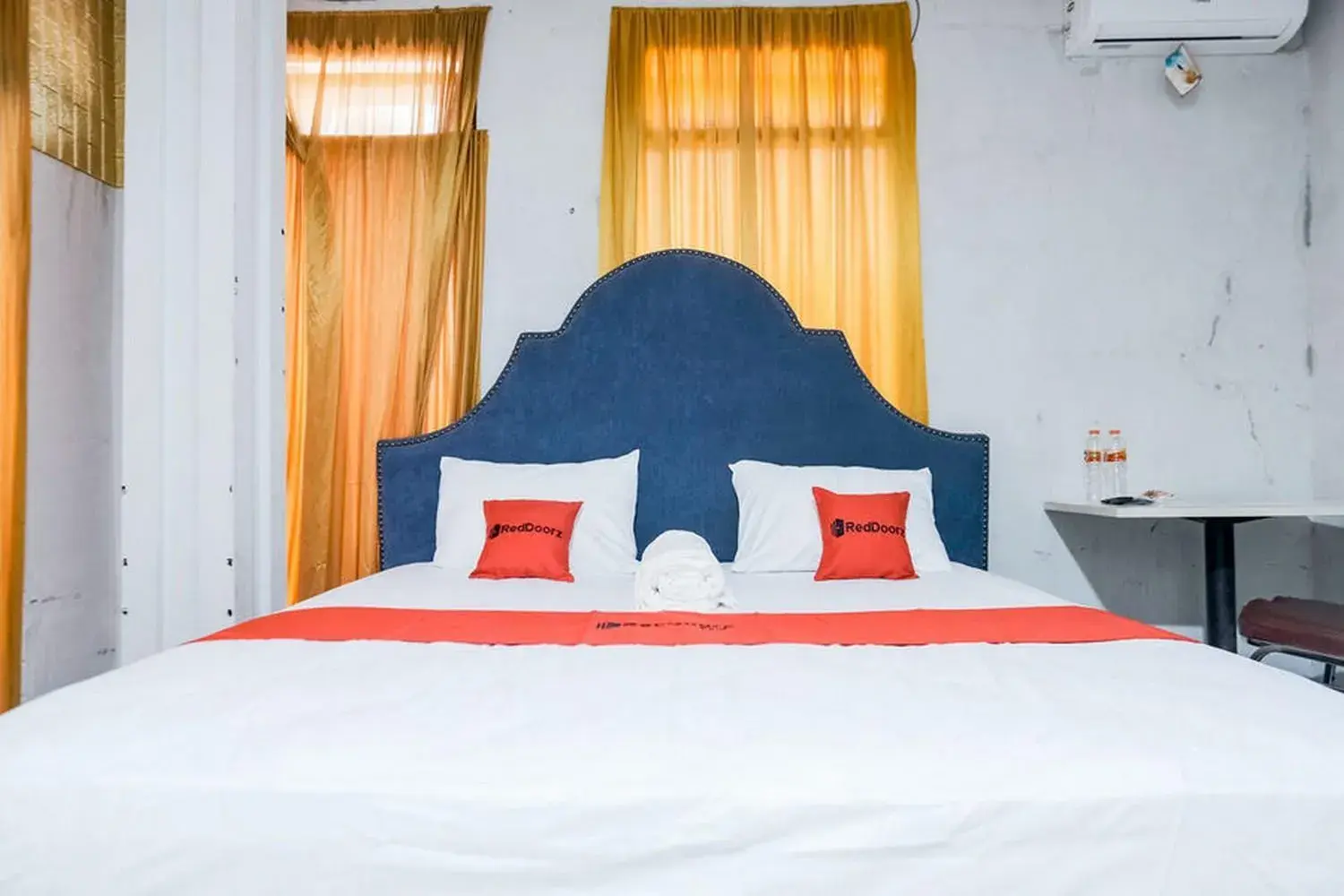 Bedroom, Bed in RedDoorz @ Jalan Gajah Mada Medan 2 Bedroom, Bed in RedDoorz @ Jalan Gajah Mada Medan 2