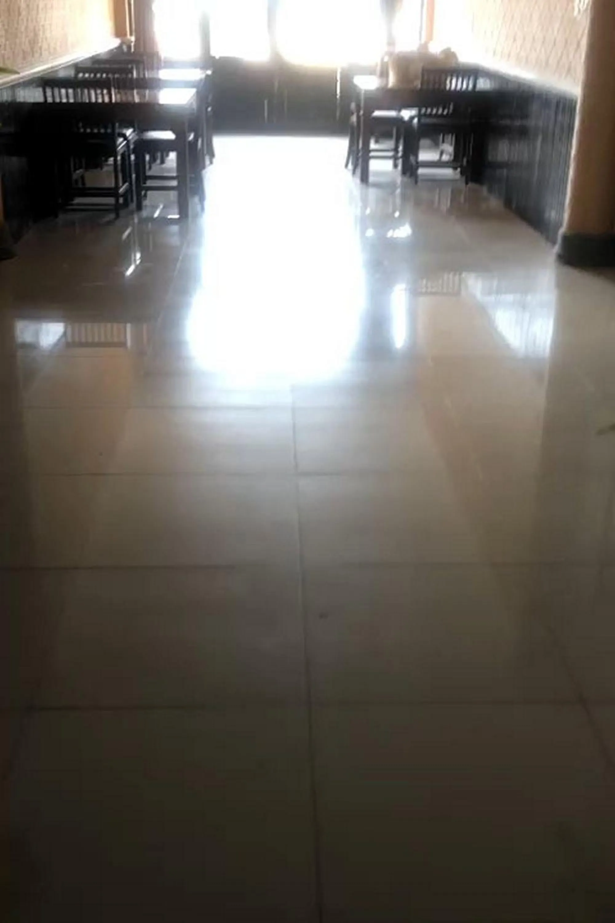 Seating area in Hotel Abna Sangatta Mitra RedDoorz