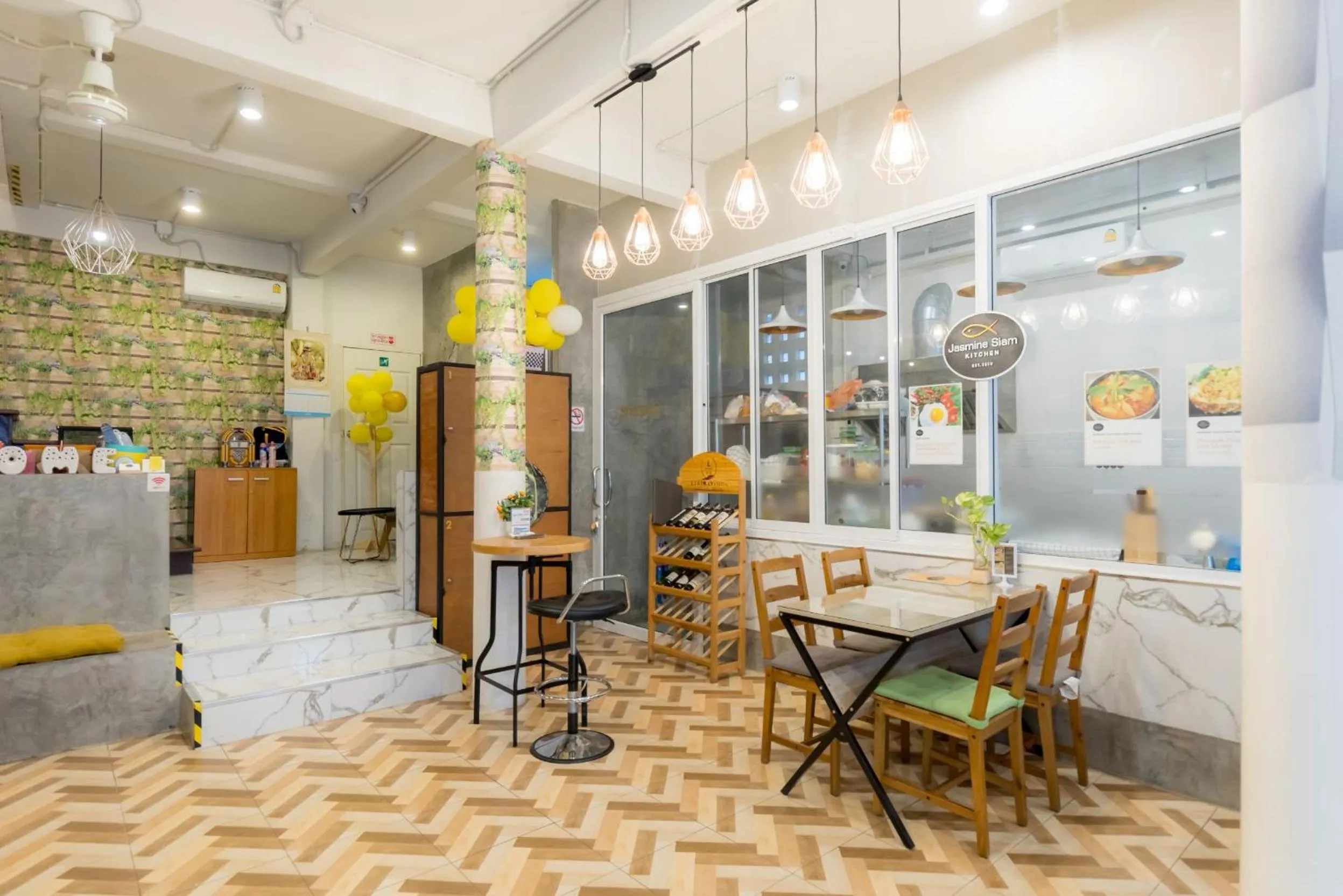 Area and facilities in Hostel Lemon Siam Petchaburi Road