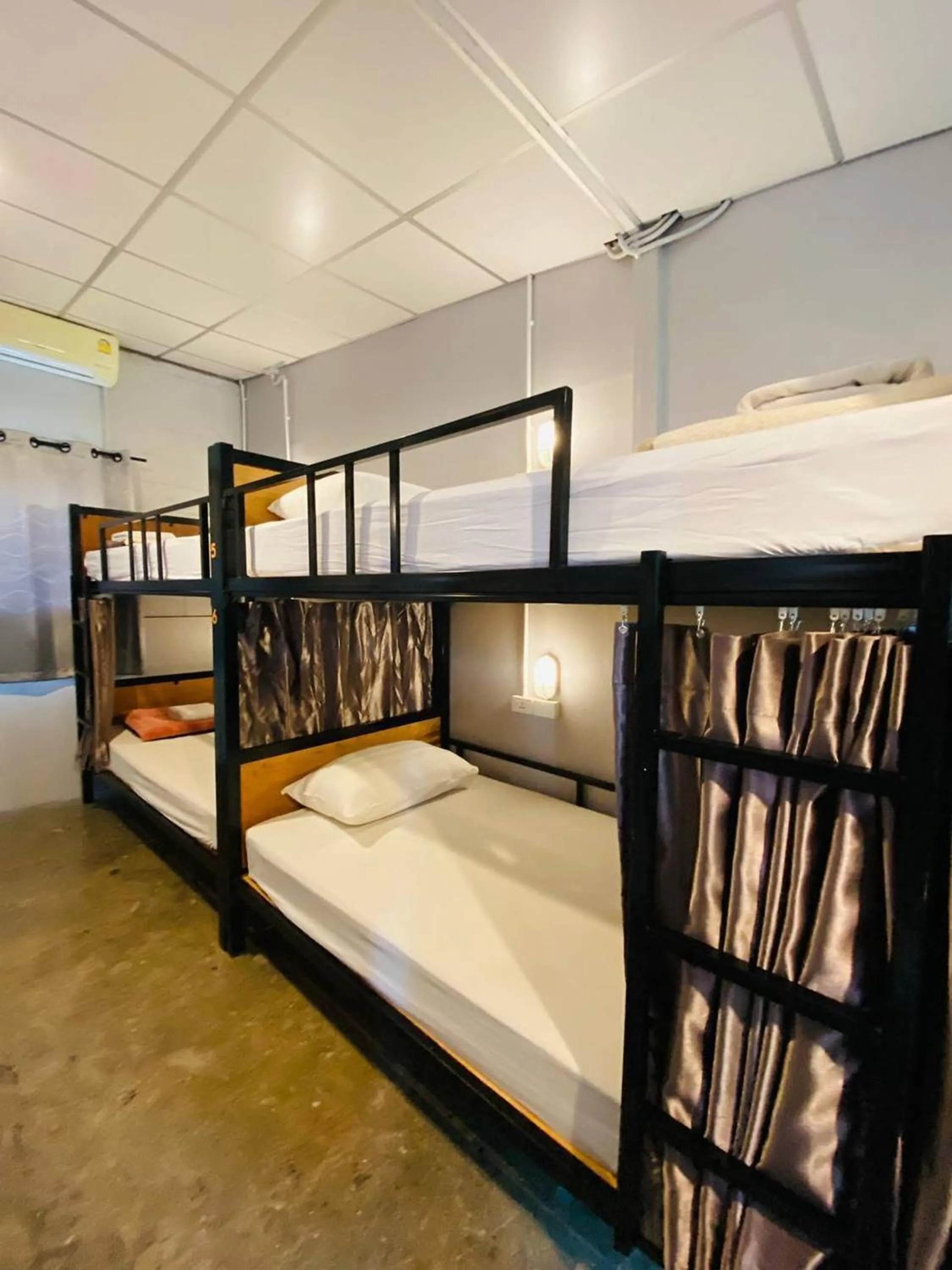 Bedroom, Bed in Hostel Lemon Siam Petchaburi Road