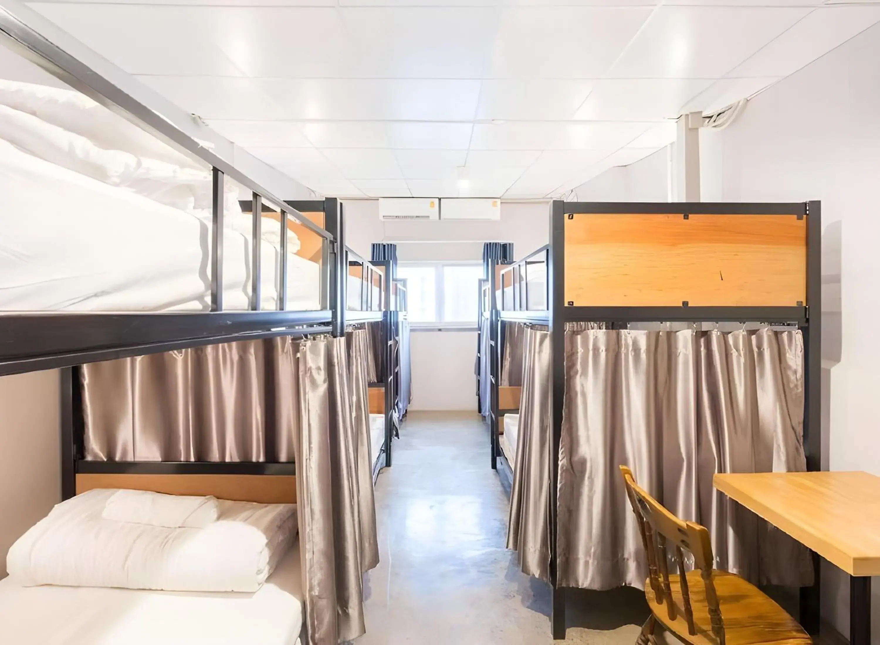 Single Bed in Male Dormitory Room with Shared Bathroom in Lemon Siam Hostel Free Breakfast Single Bed in Male Dormitory Room with Shared Bathroom in Lemon Siam Hostel Free Breakfast