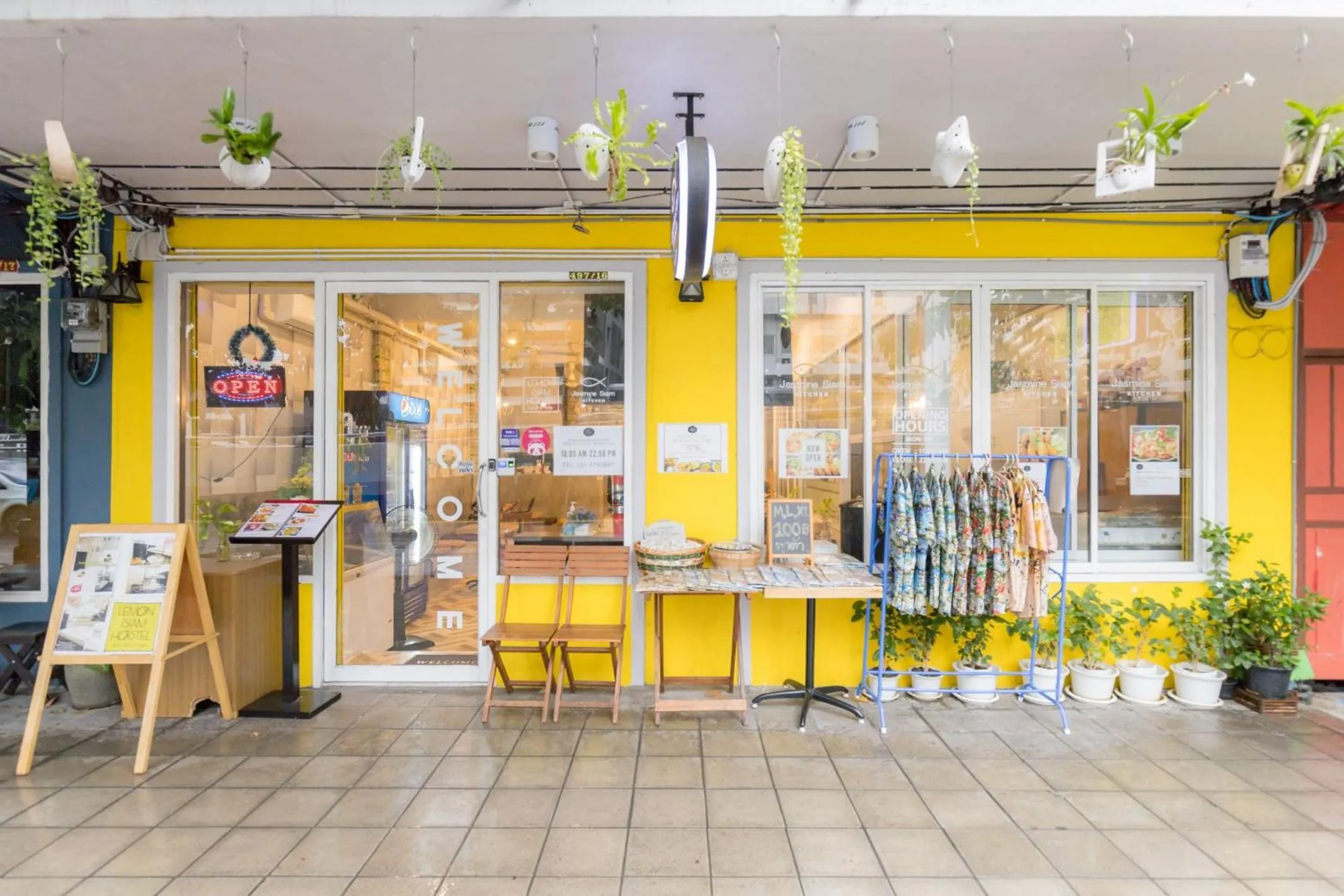 Property building in Hostel Lemon Siam Petchaburi Road