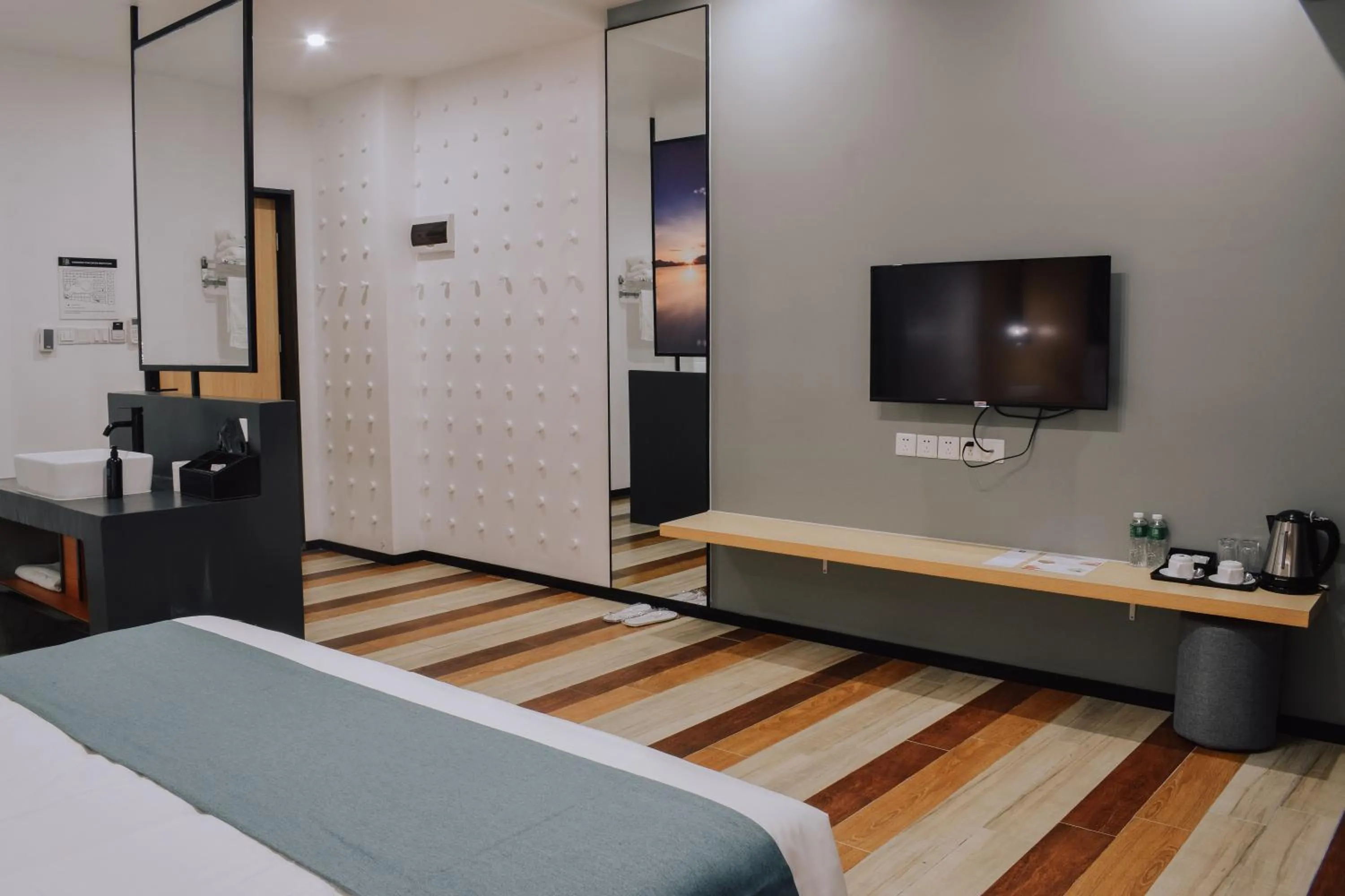 TV and multimedia, Bed in Fan's Hotel Baybay