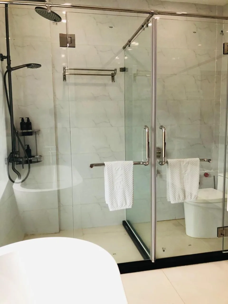 Shower in Fan's Hotel Baybay