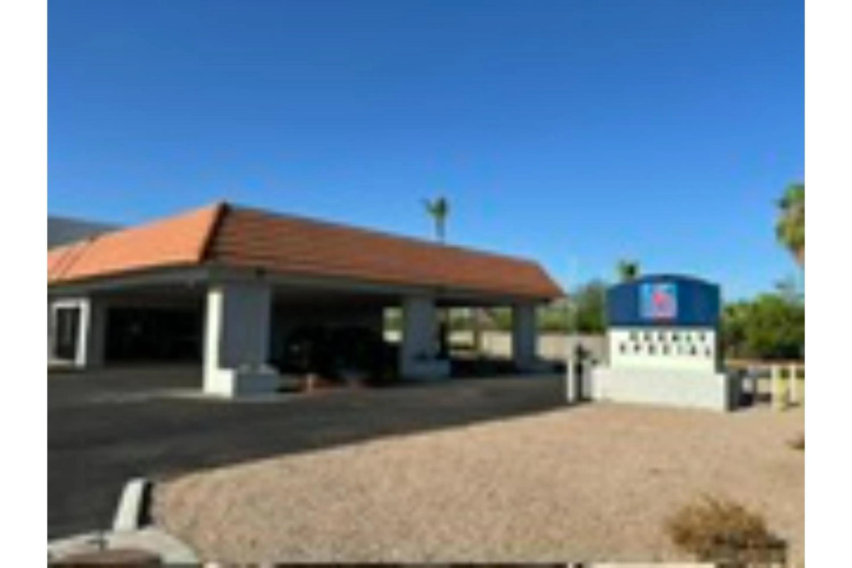 Property building in Motel 6 Mesa, AZ - Downtown